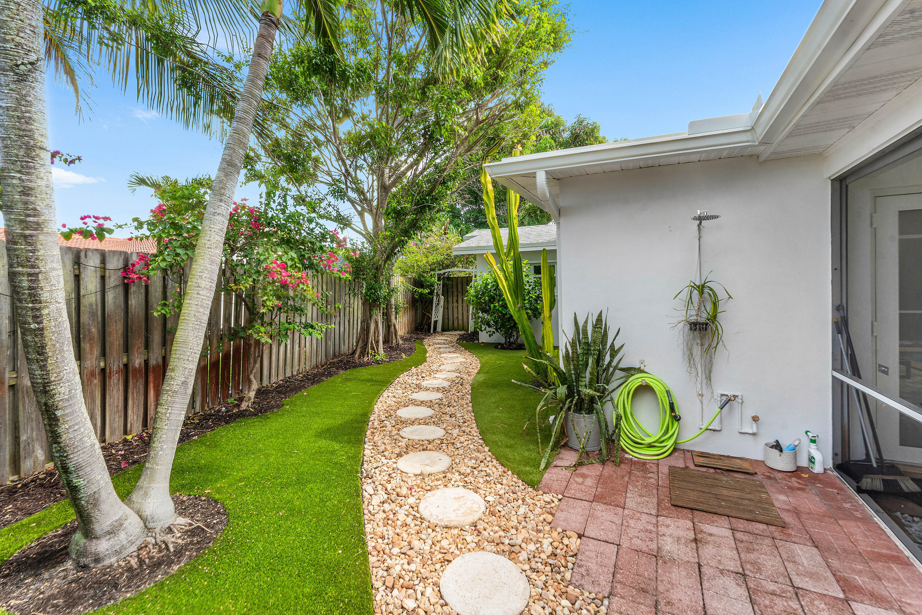 317 DALY, Tequesta FL 33469