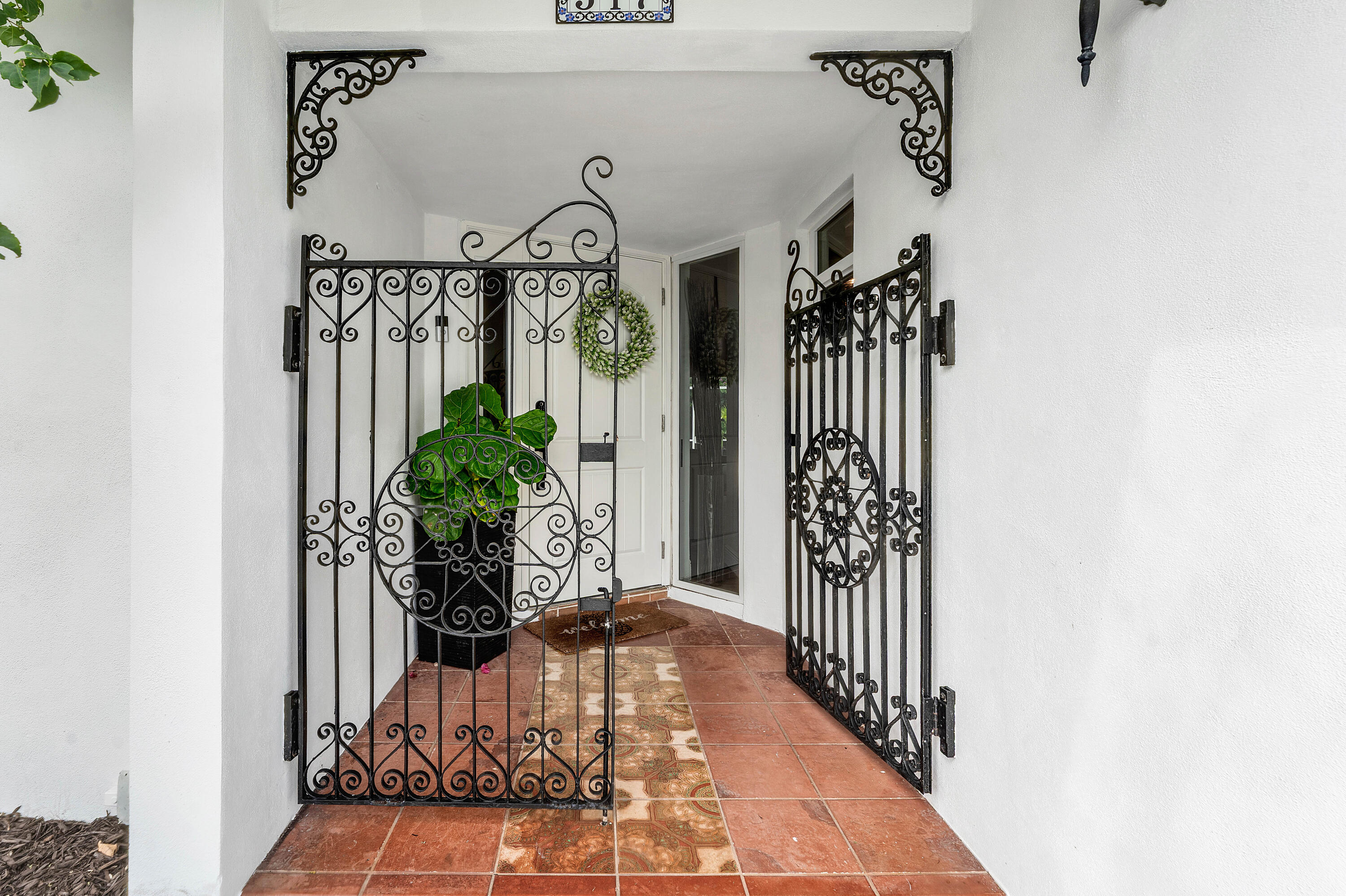 317 DALY, Tequesta FL 33469