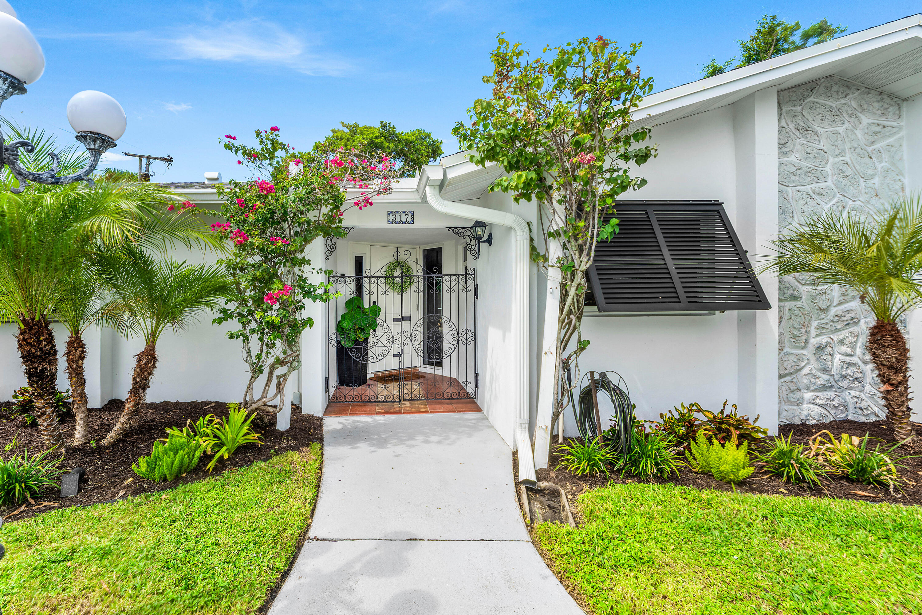 317 DALY, Tequesta FL 33469