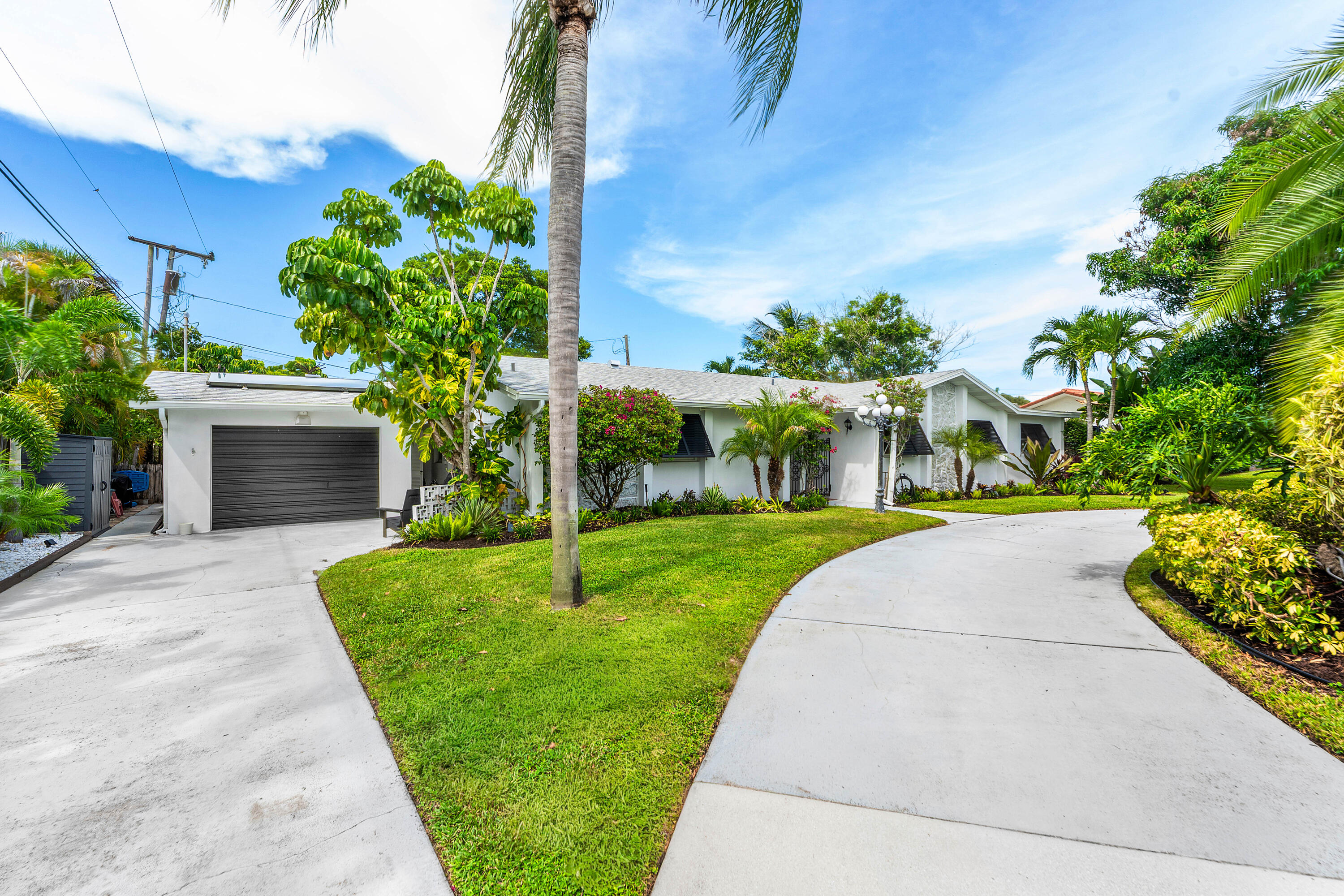 317 DALY, Tequesta FL 33469