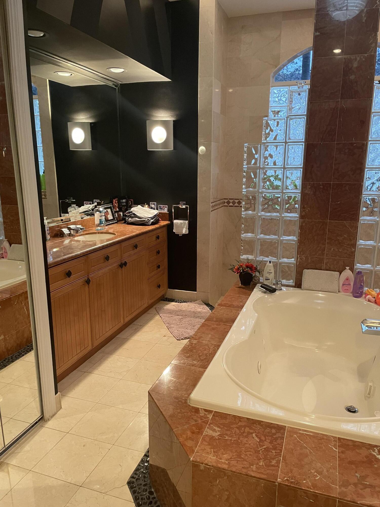 5532 ESTATE OAK, Hollywood FL 33312