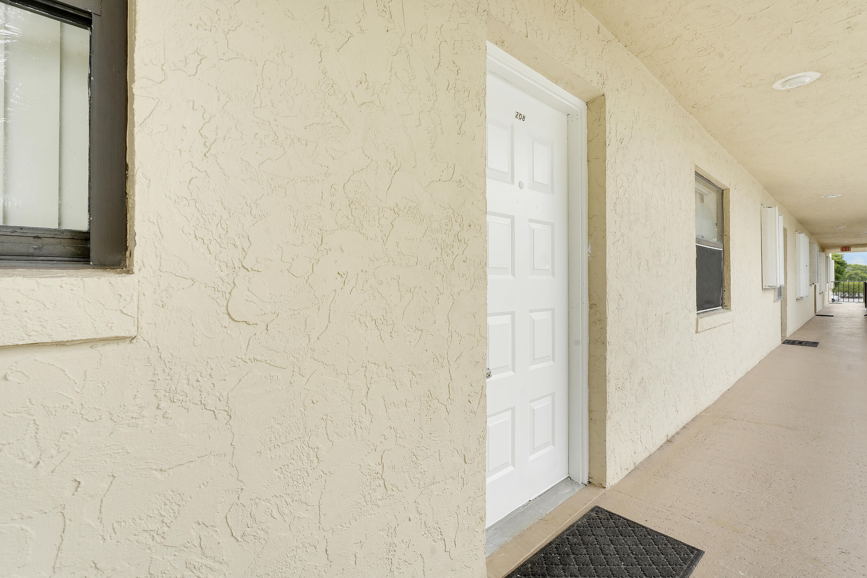890 N FEDERAL #208, Lantana FL 33462