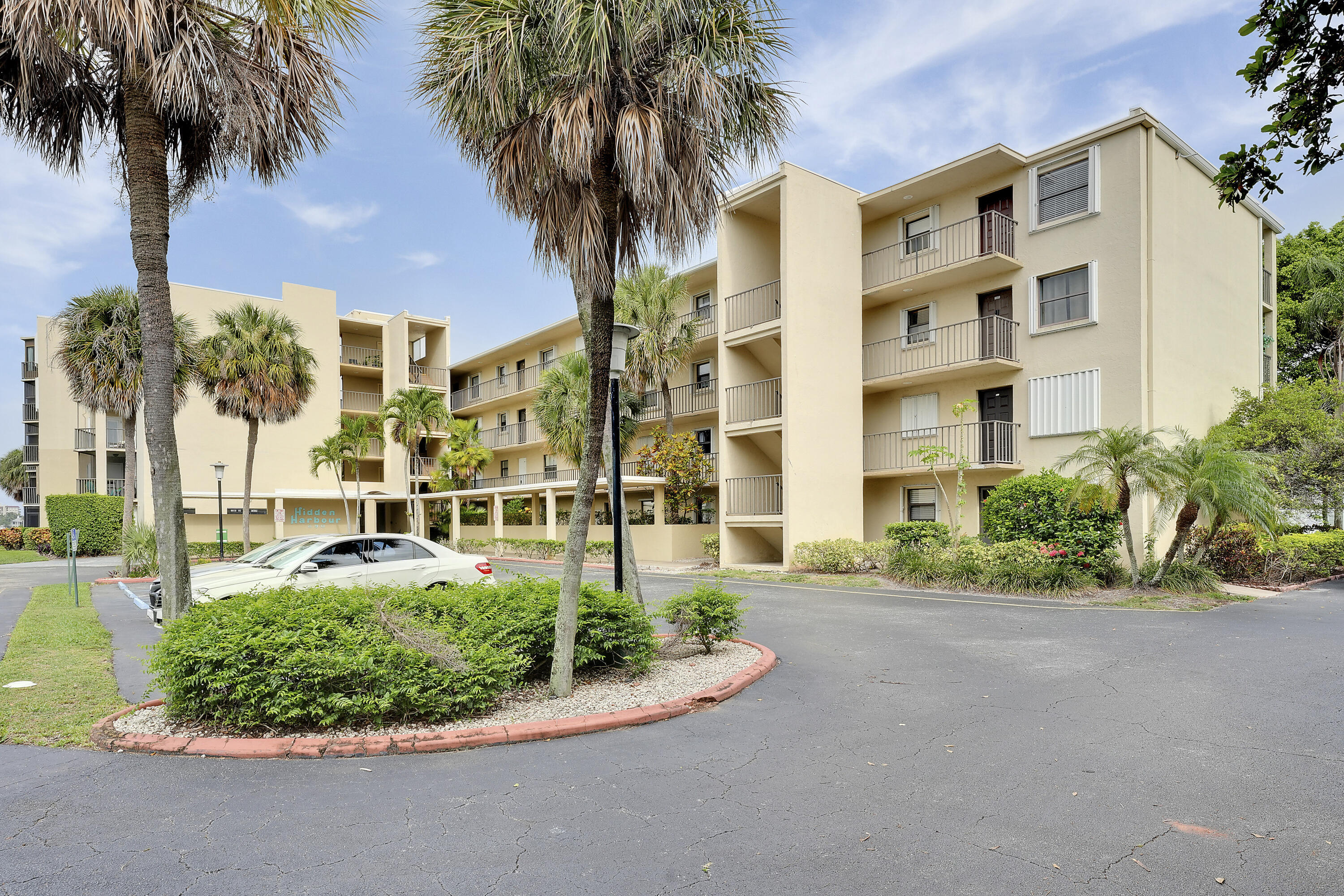 890 N FEDERAL #208, Lantana FL 33462