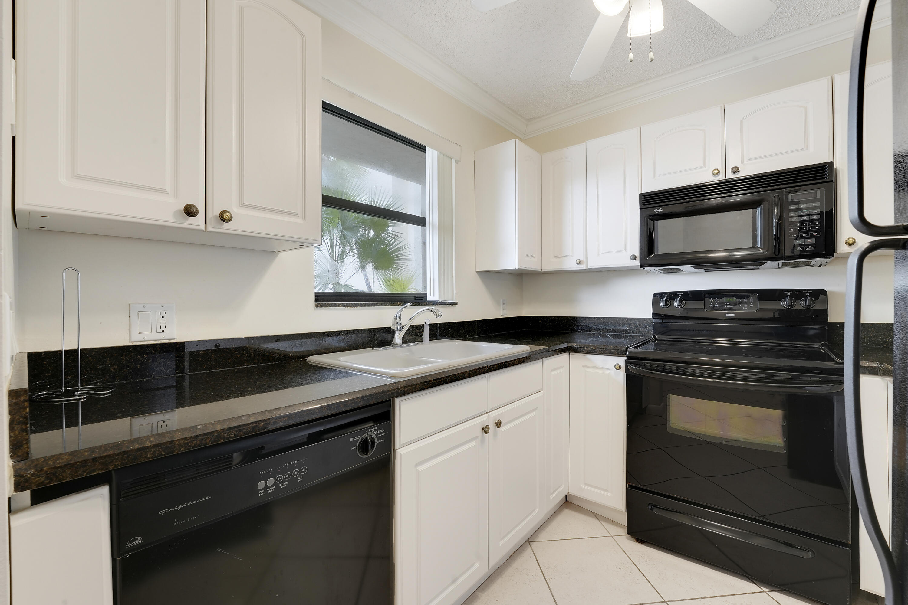 890 N FEDERAL #208, Lantana FL 33462