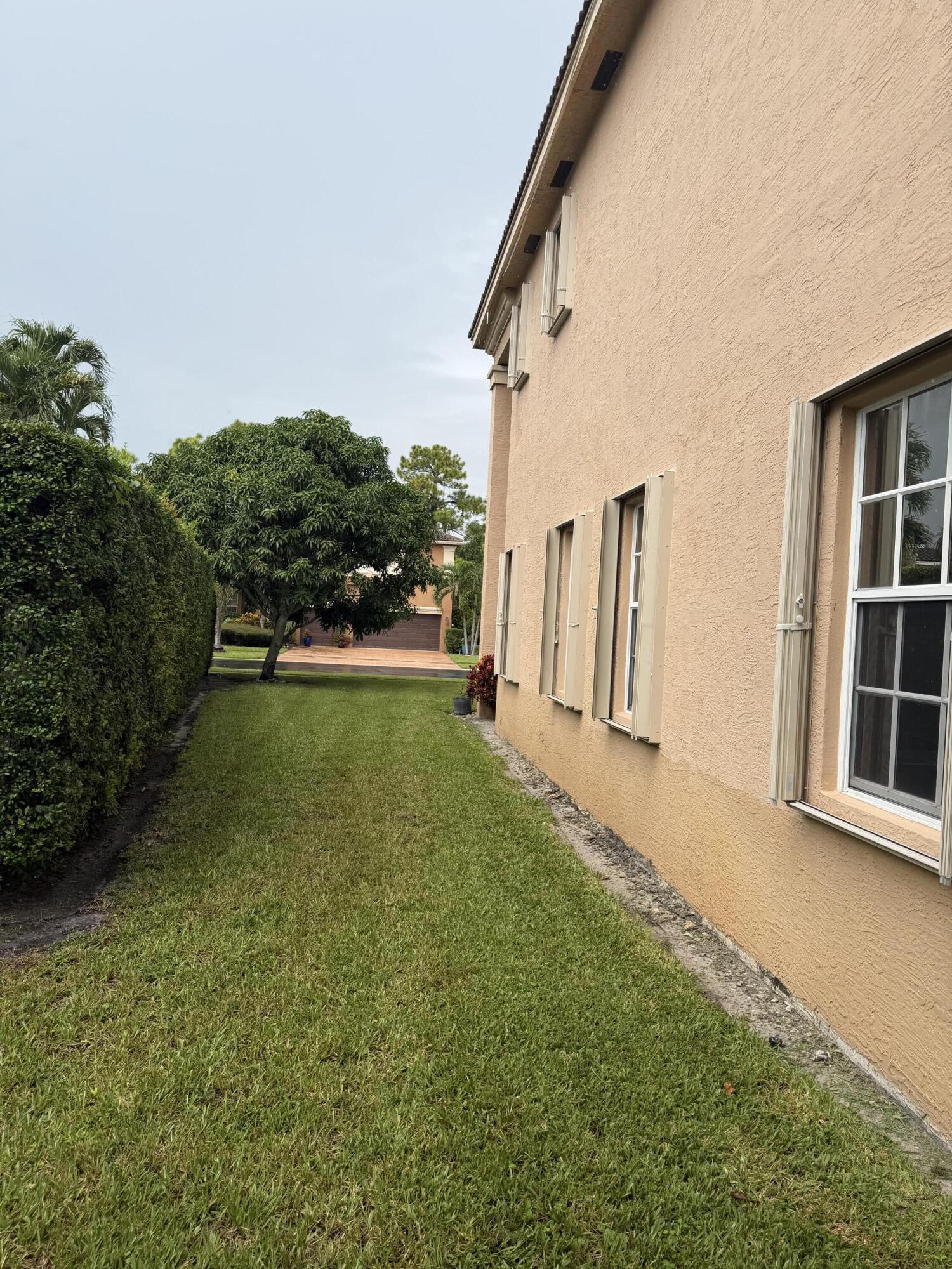 2243 RIDGEWOOD, Royal Palm Beach FL 33411