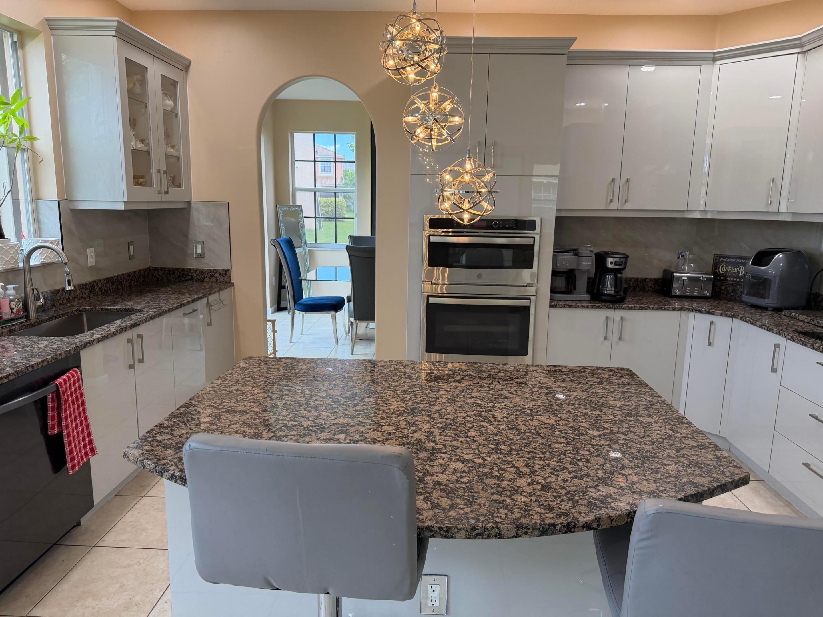 2243 RIDGEWOOD, Royal Palm Beach FL 33411