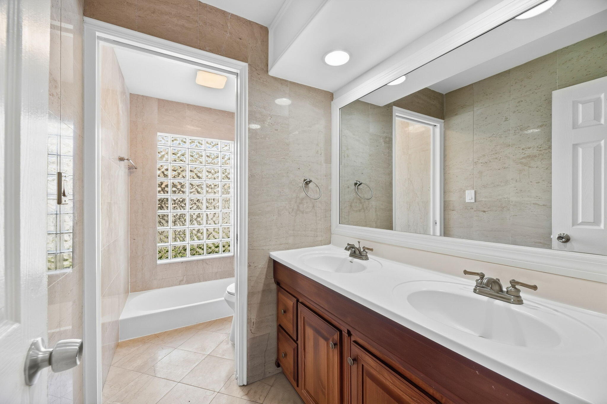 4790 NW 85th, Lauderhill FL 33351
