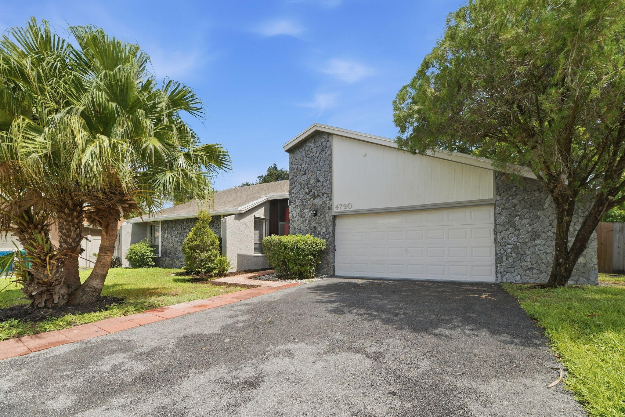 4790 NW 85th, Lauderhill FL 33351