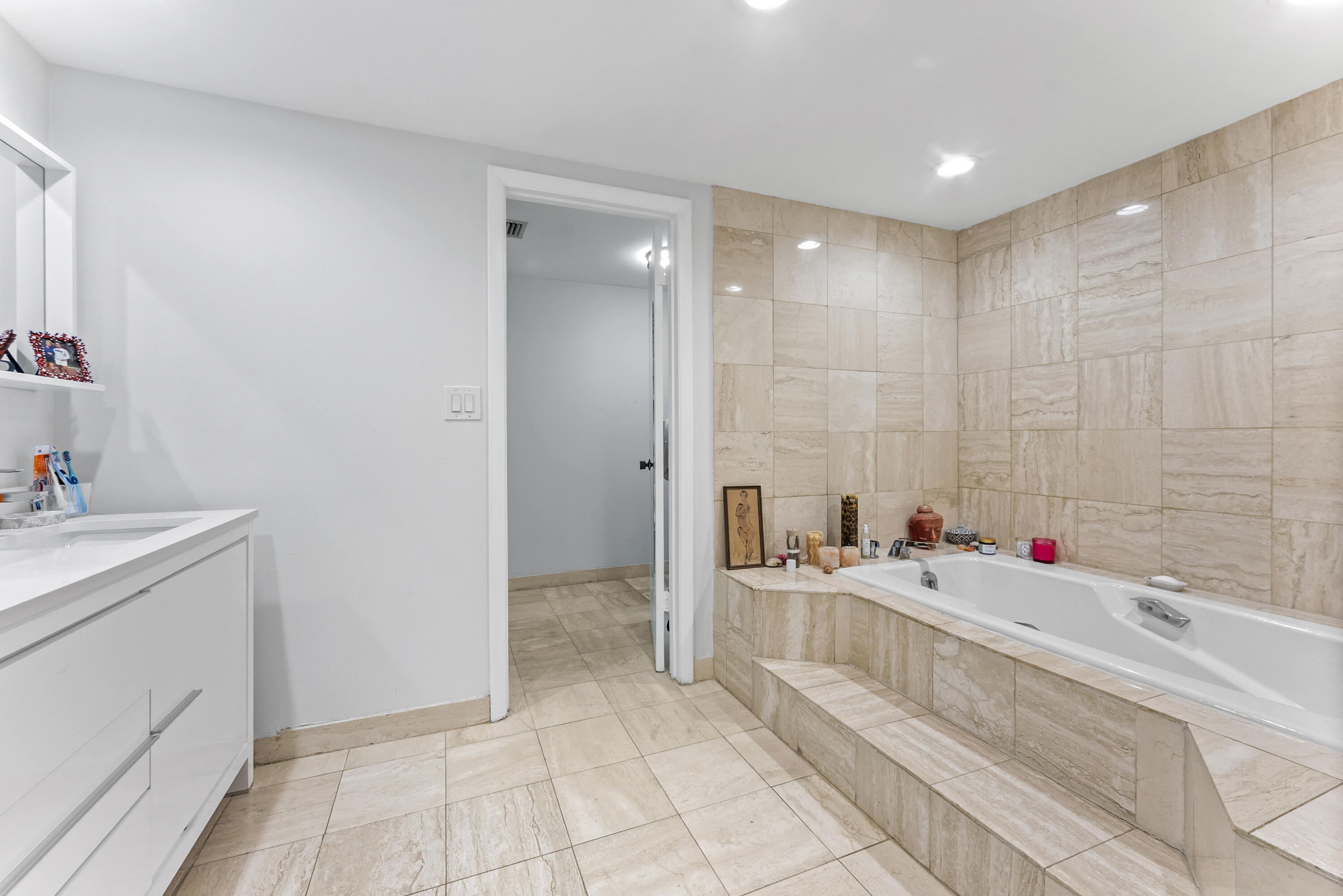 2155 S OCEAN #11, Delray Beach FL 33483