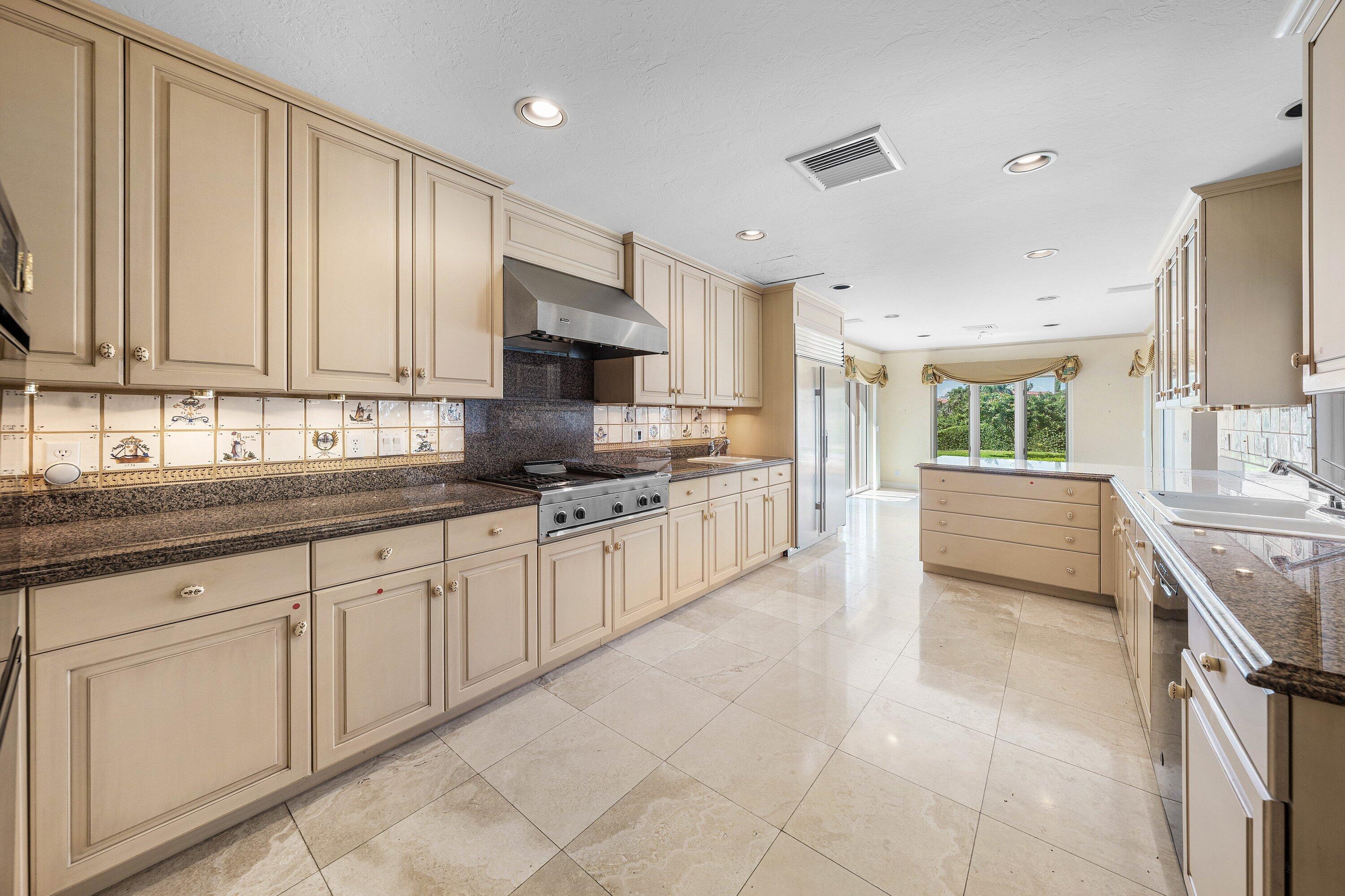11 N Hidden Harbour, Gulf Stream FL 33483
