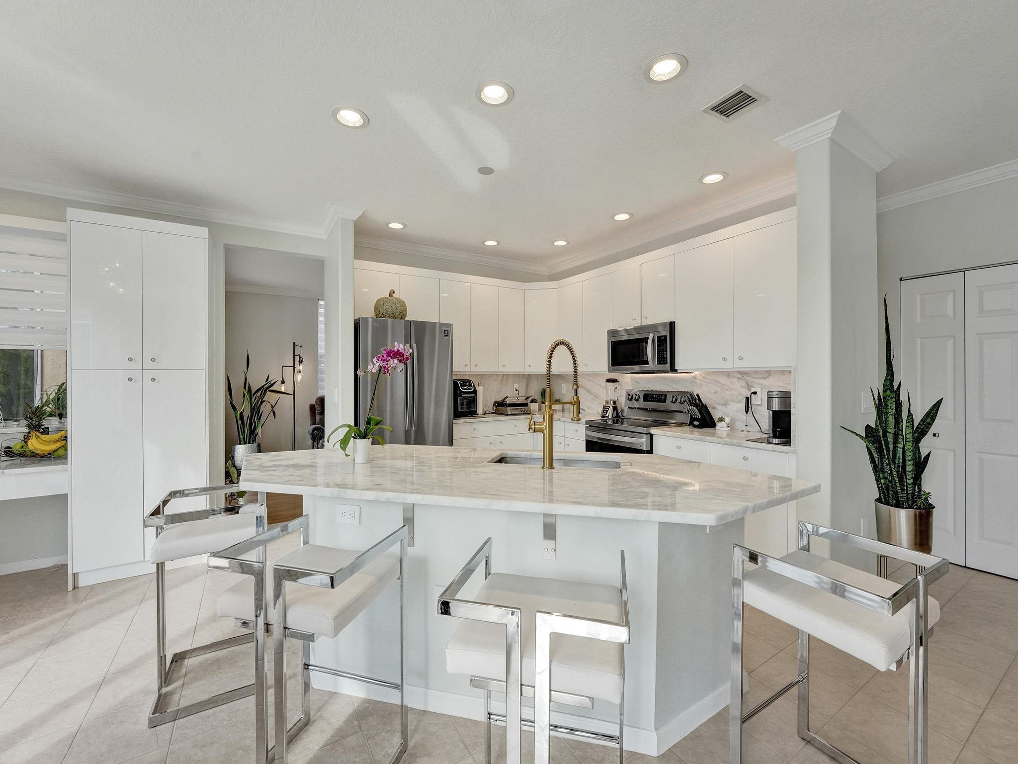 2111 RESTON, Royal Palm Beach FL 33411