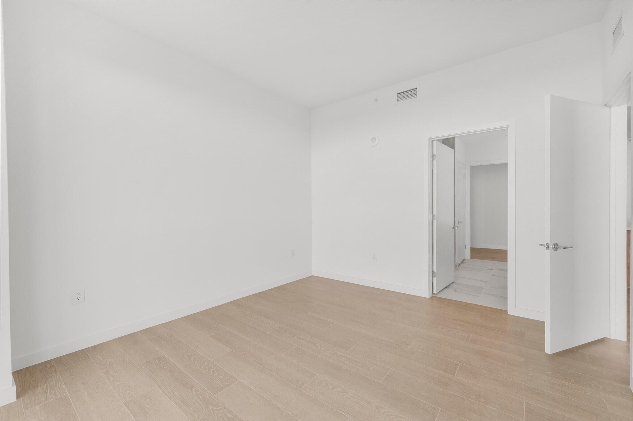 1400 Biscayne #4003, Miami FL 33132