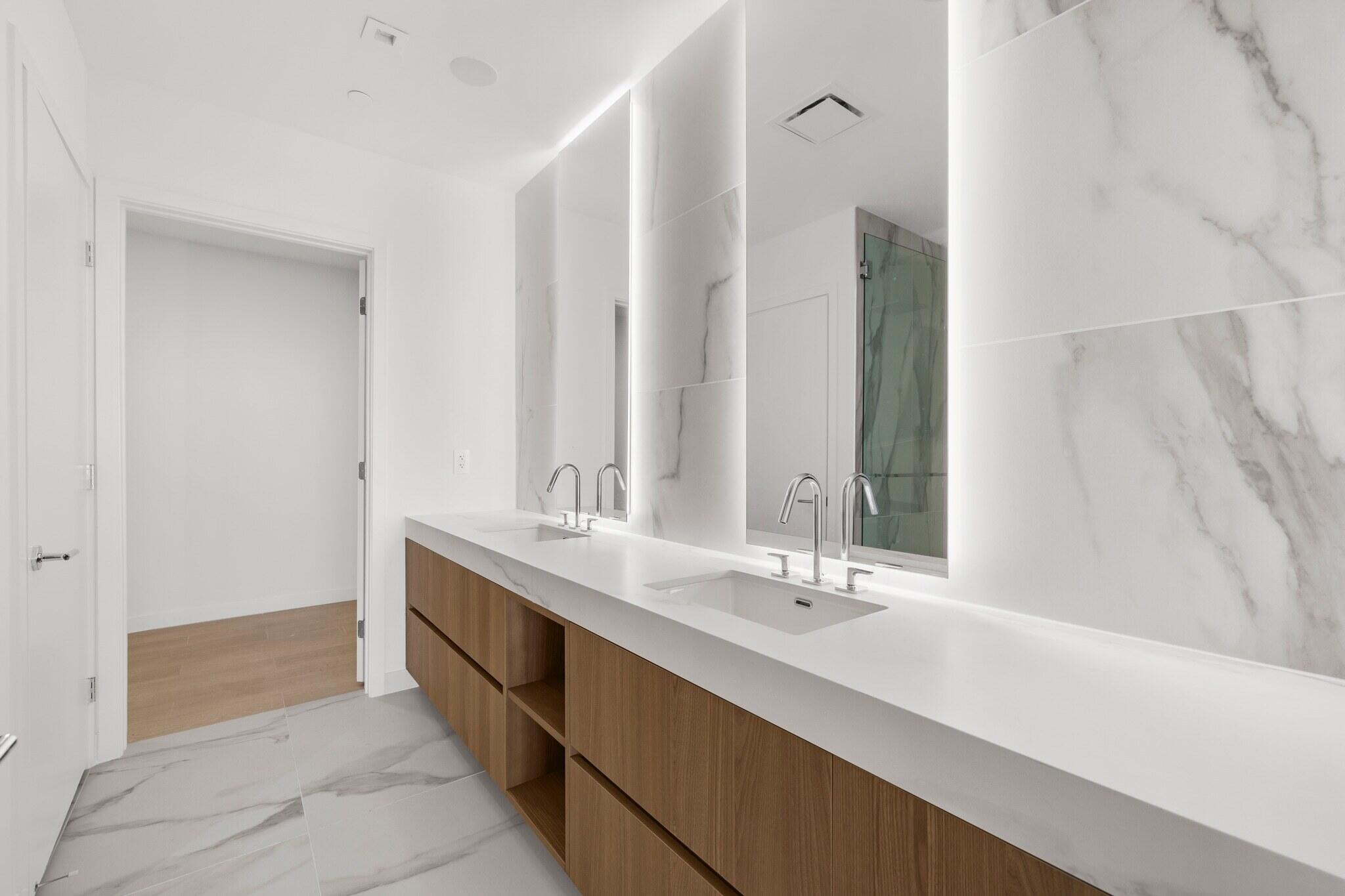 1400 Biscayne #4003, Miami FL 33132