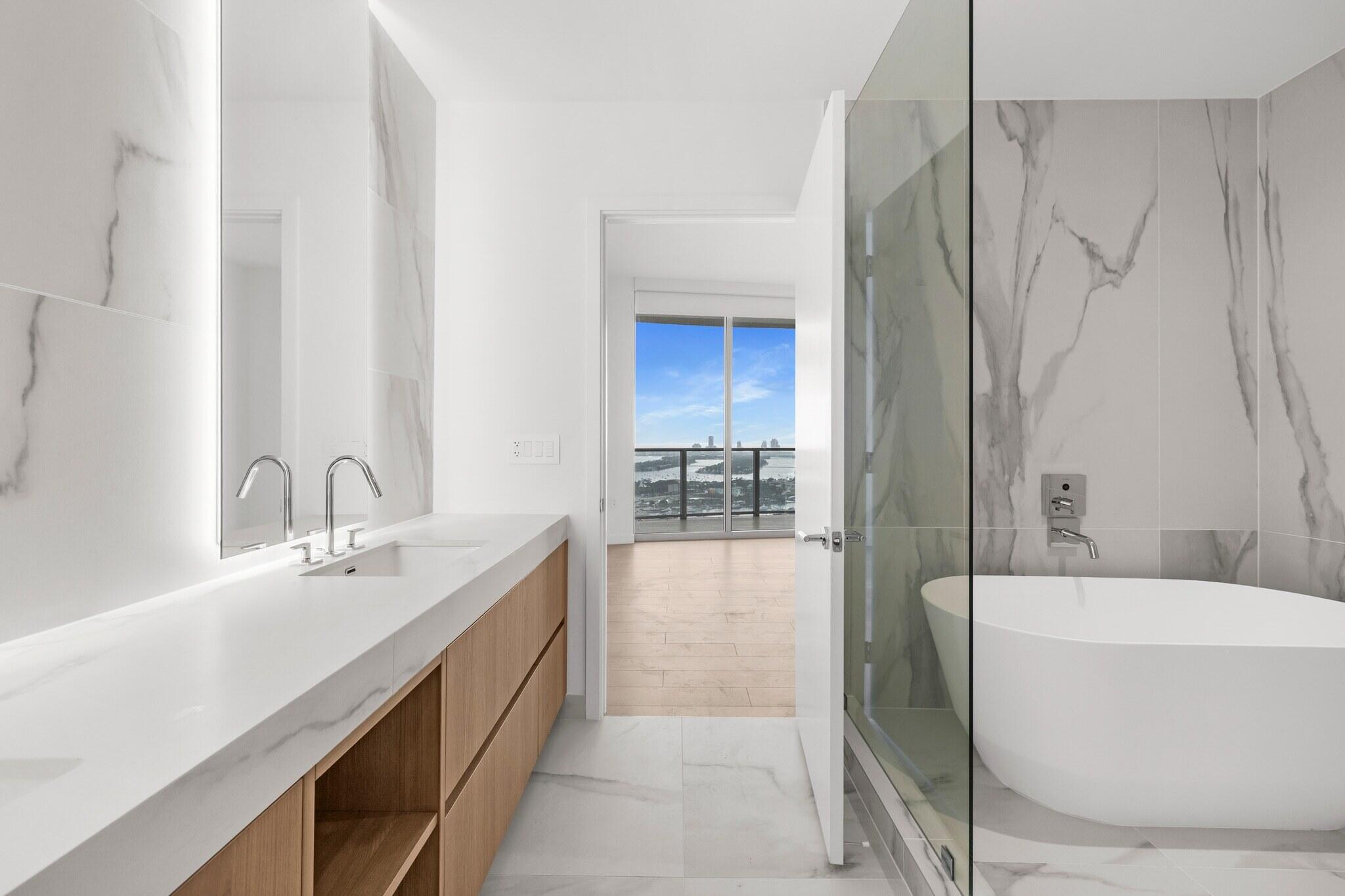 1400 Biscayne #4003, Miami FL 33132