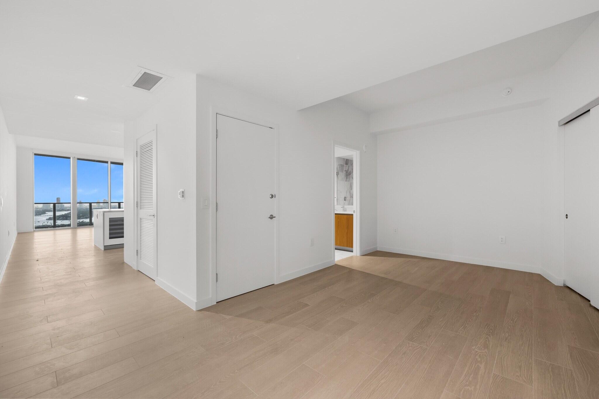 1400 Biscayne #4003, Miami FL 33132