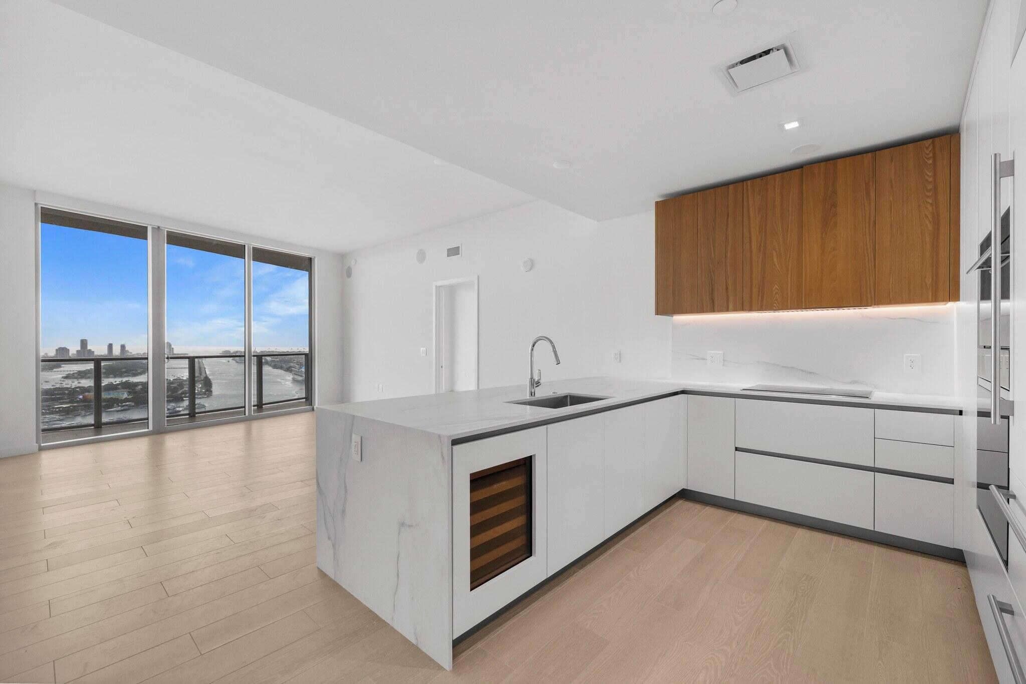 1400 Biscayne #4003, Miami FL 33132