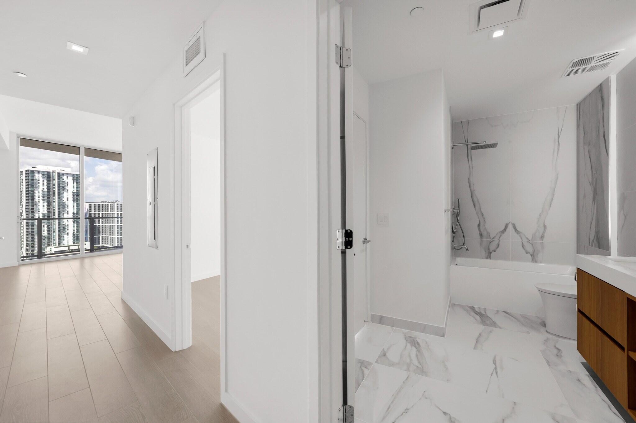 1400 Biscayne #2007, Miami FL 33132