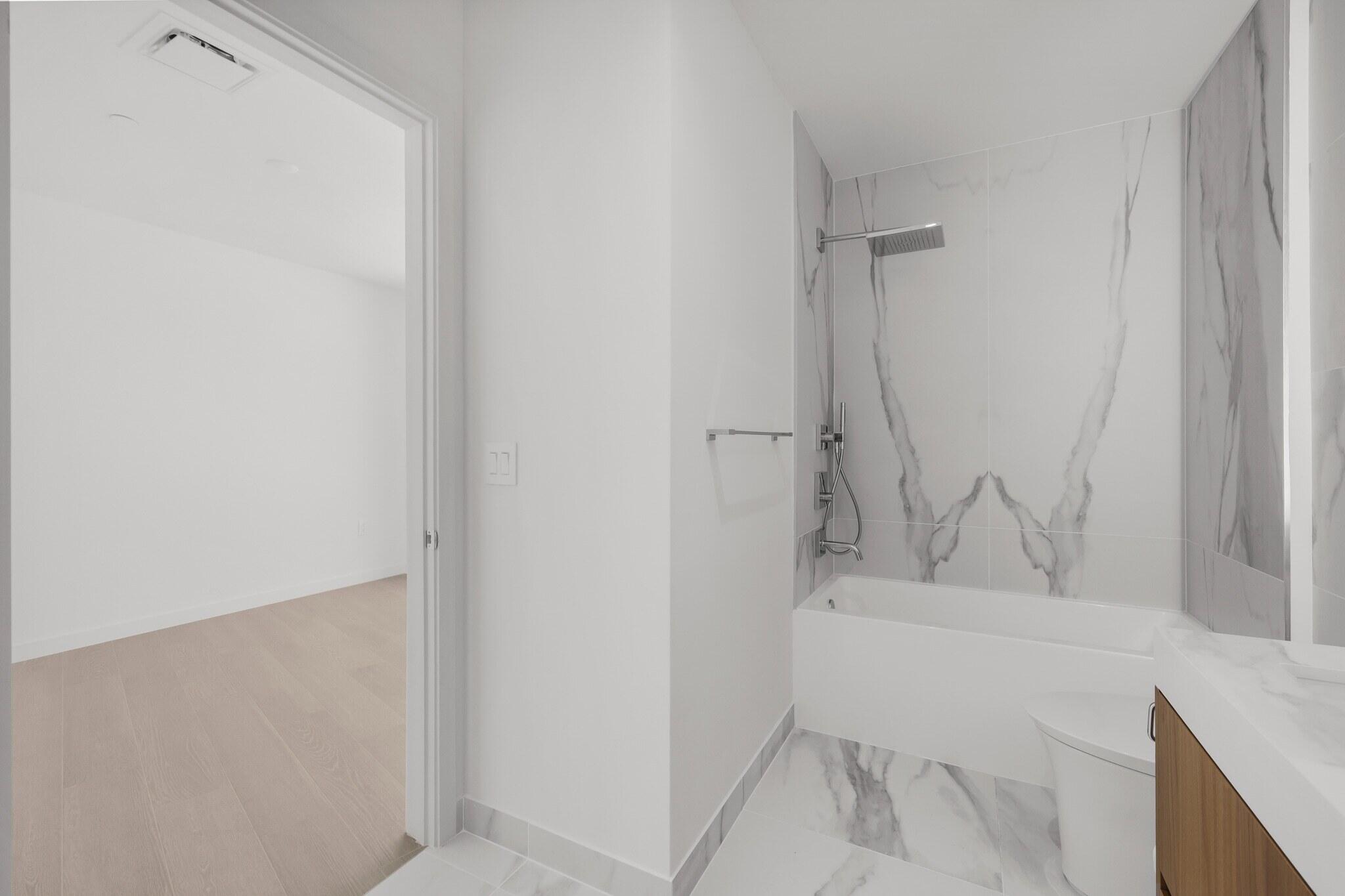 1400 Biscayne #2007, Miami FL 33132