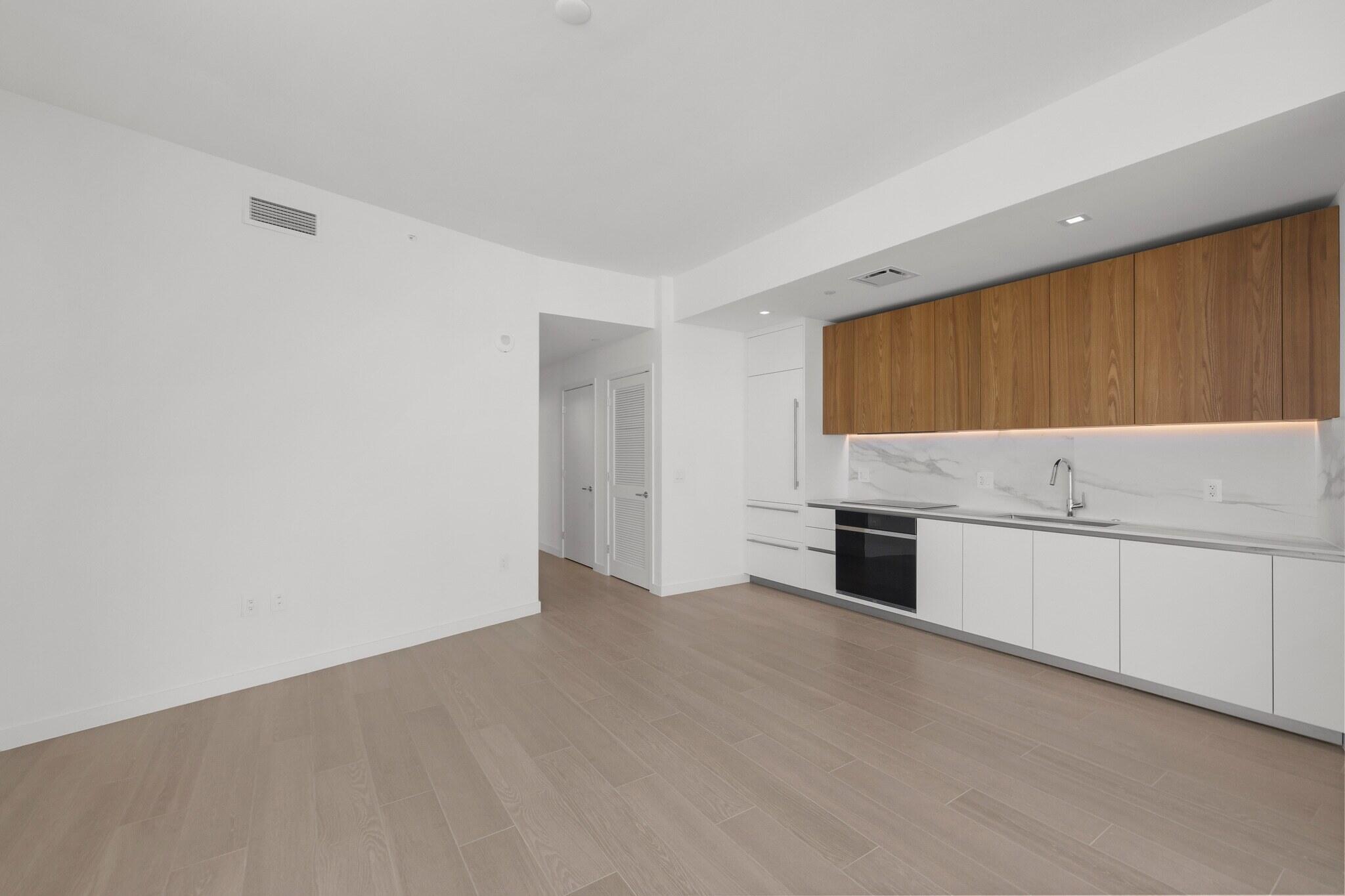 1400 Biscayne #2007, Miami FL 33132