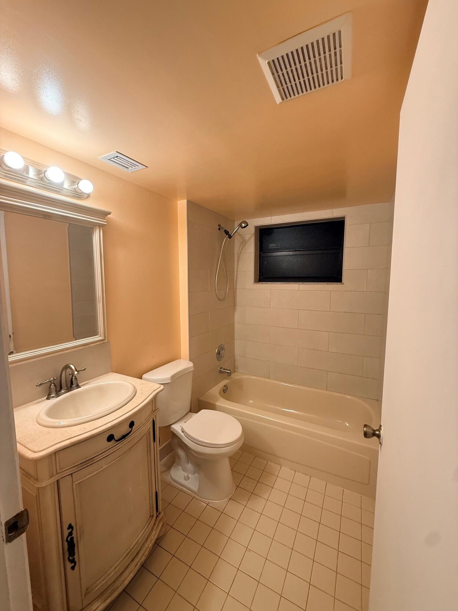 7406 Woodmont #106, Tamarac FL 33321