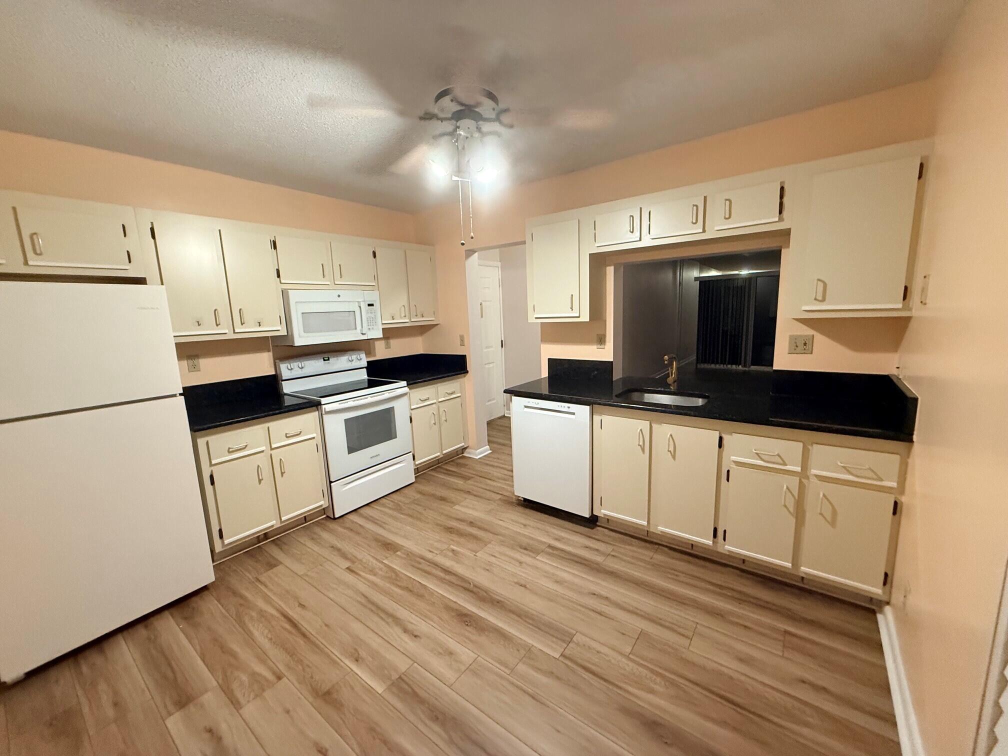 7406 Woodmont #106, Tamarac FL 33321
