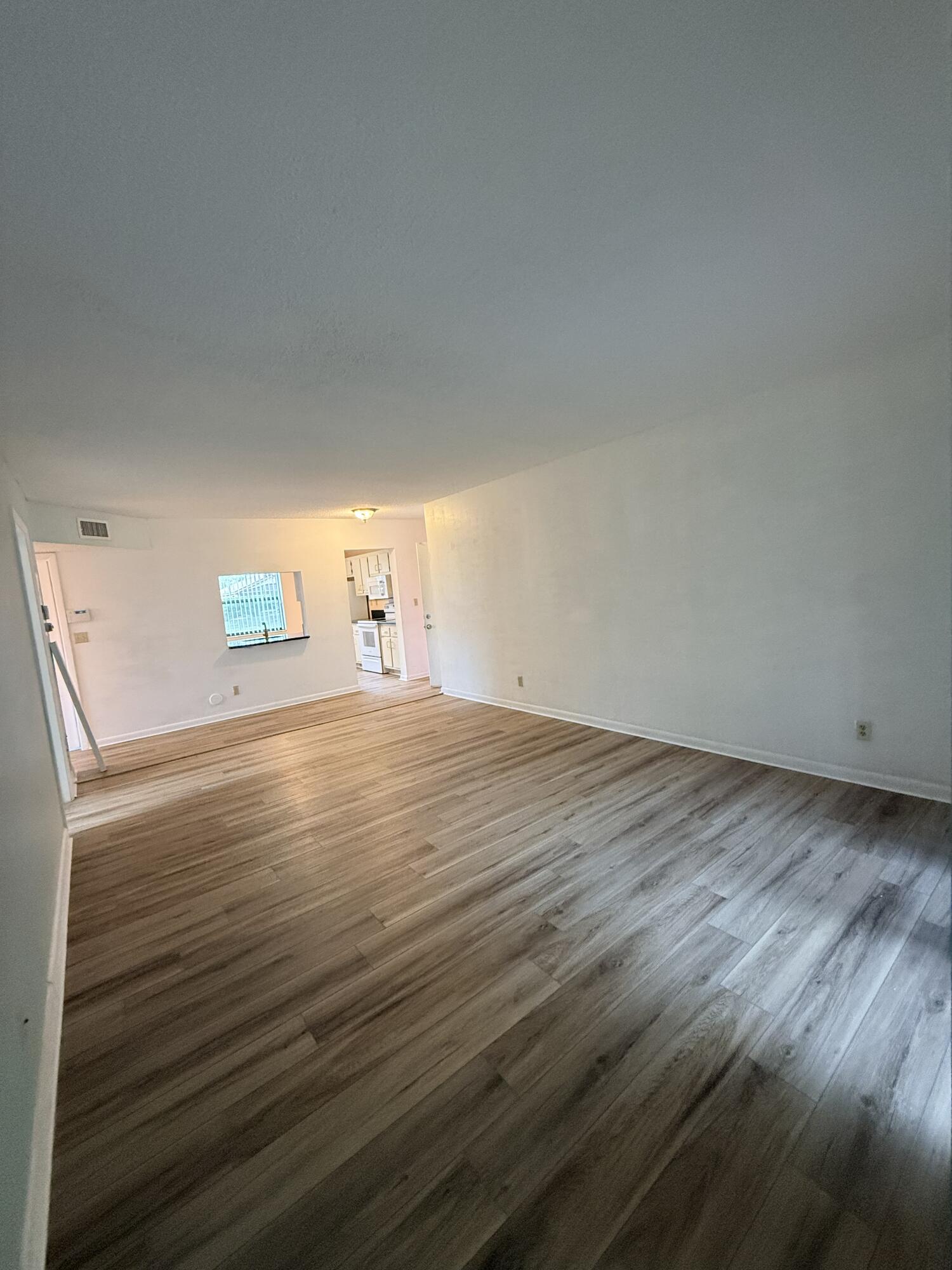 7406 Woodmont #106, Tamarac FL 33321