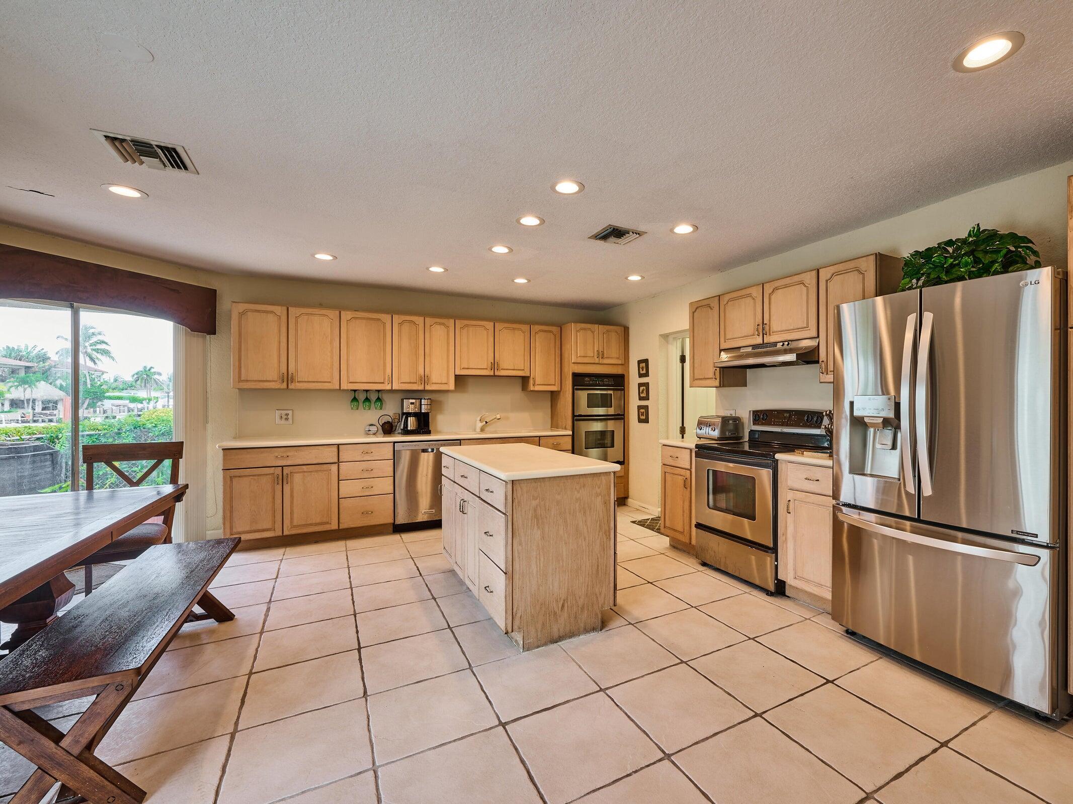 2810 NE 48th, Lighthouse Point FL 33064