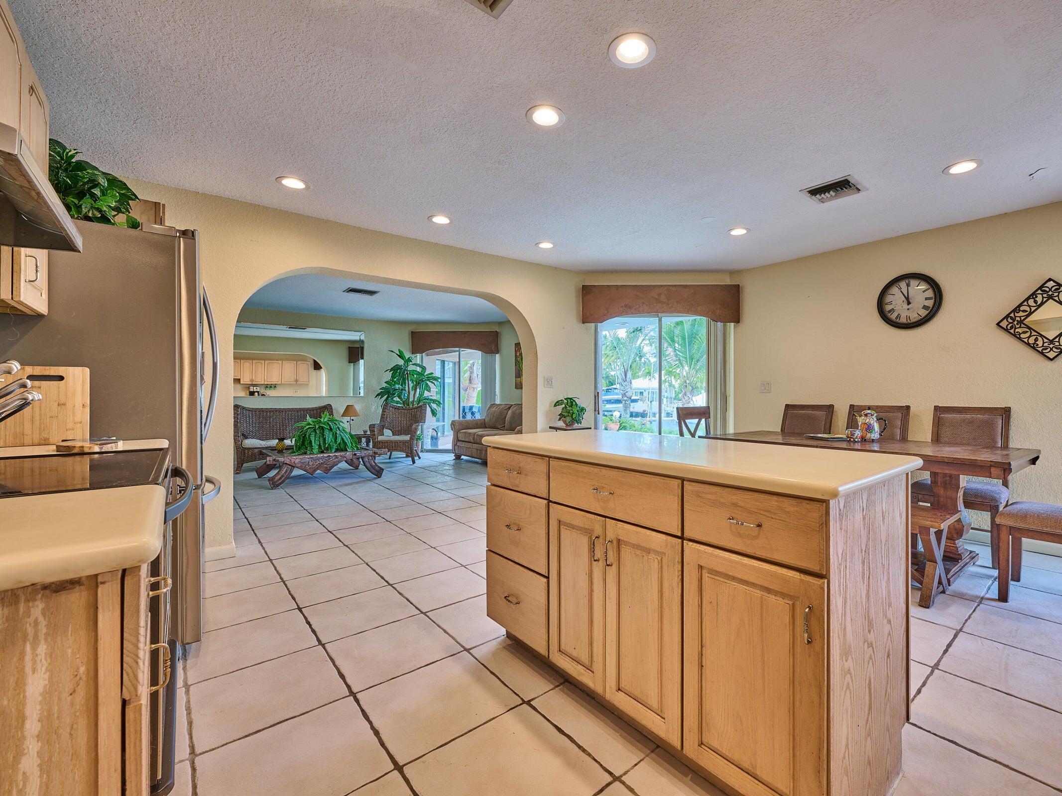 2810 NE 48th, Lighthouse Point FL 33064