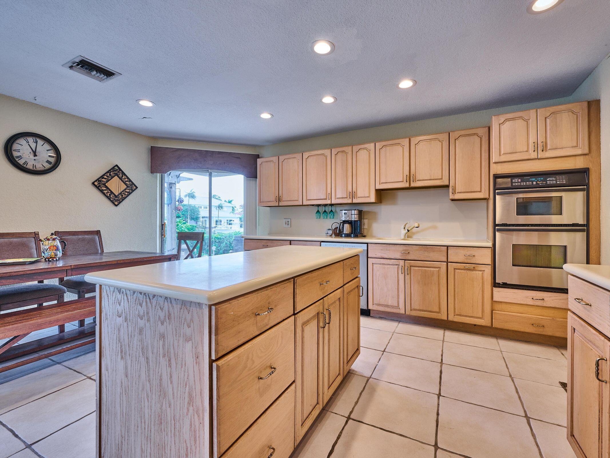 2810 NE 48th, Lighthouse Point FL 33064