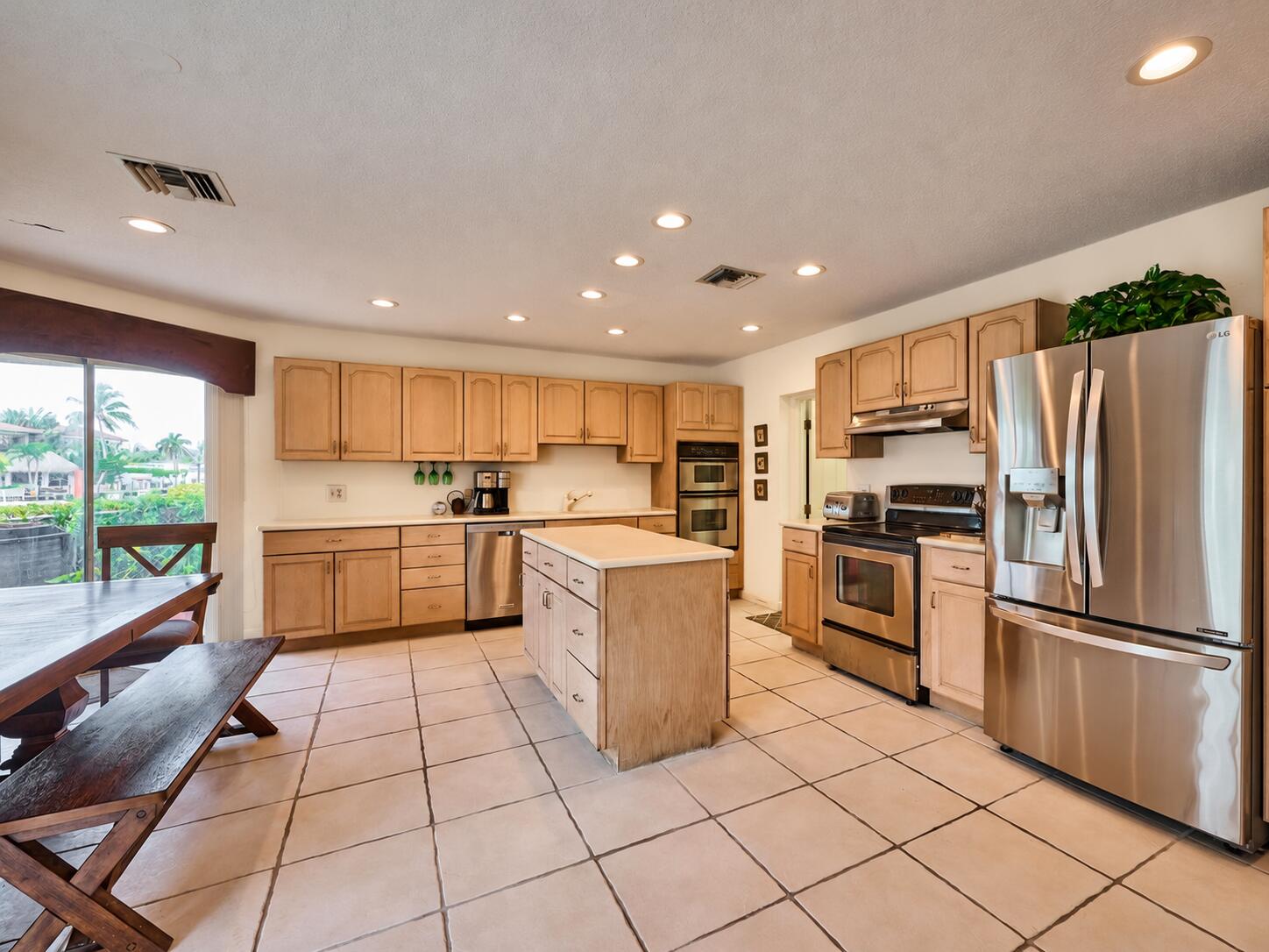 2810 NE 48th, Lighthouse Point FL 33064