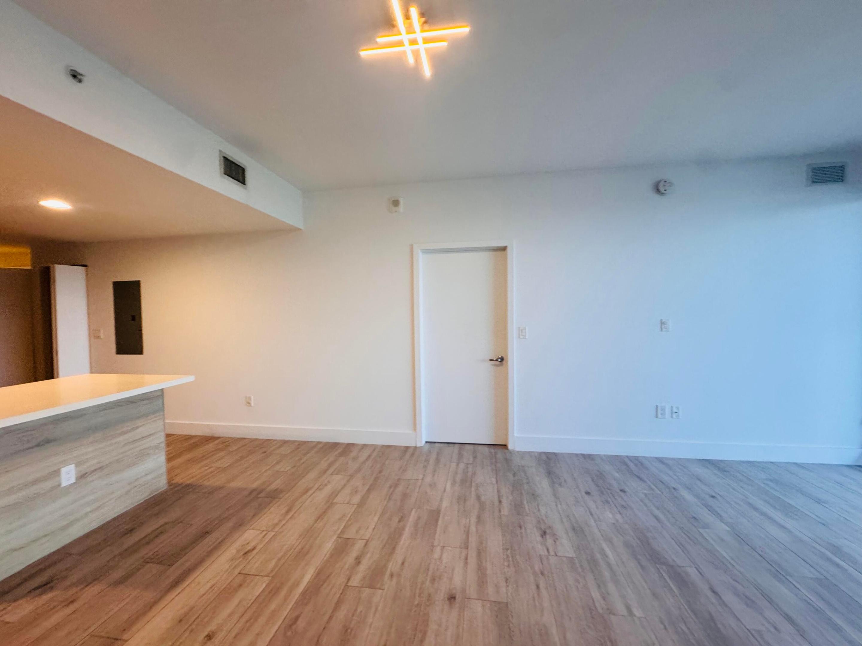16385 BISCAYNE #1204, North Miami Beach FL 33160