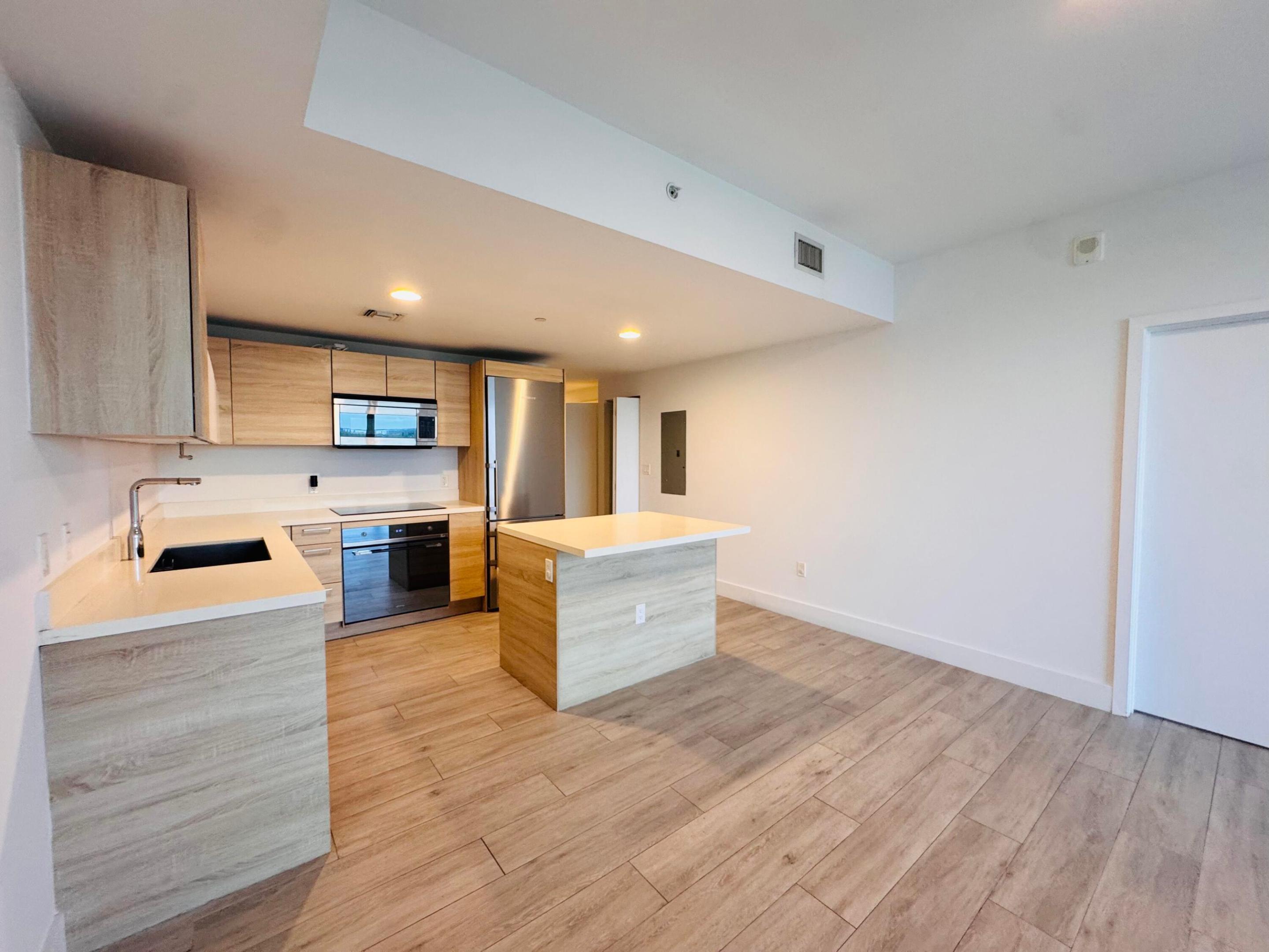 16385 BISCAYNE #1204, North Miami Beach FL 33160
