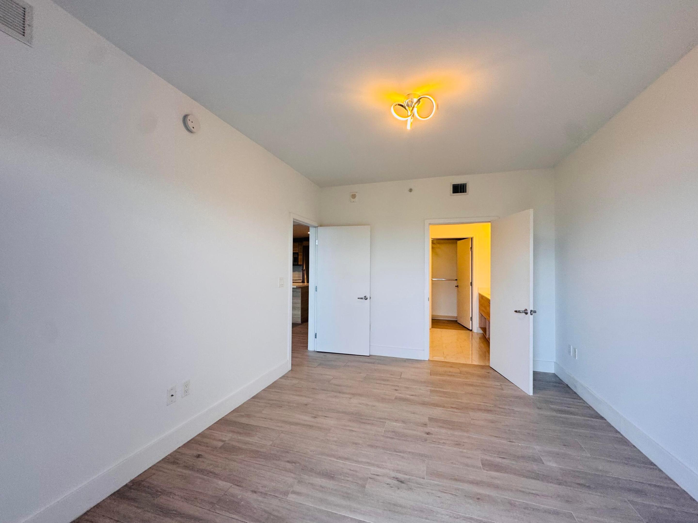 16385 BISCAYNE #1204, North Miami Beach FL 33160