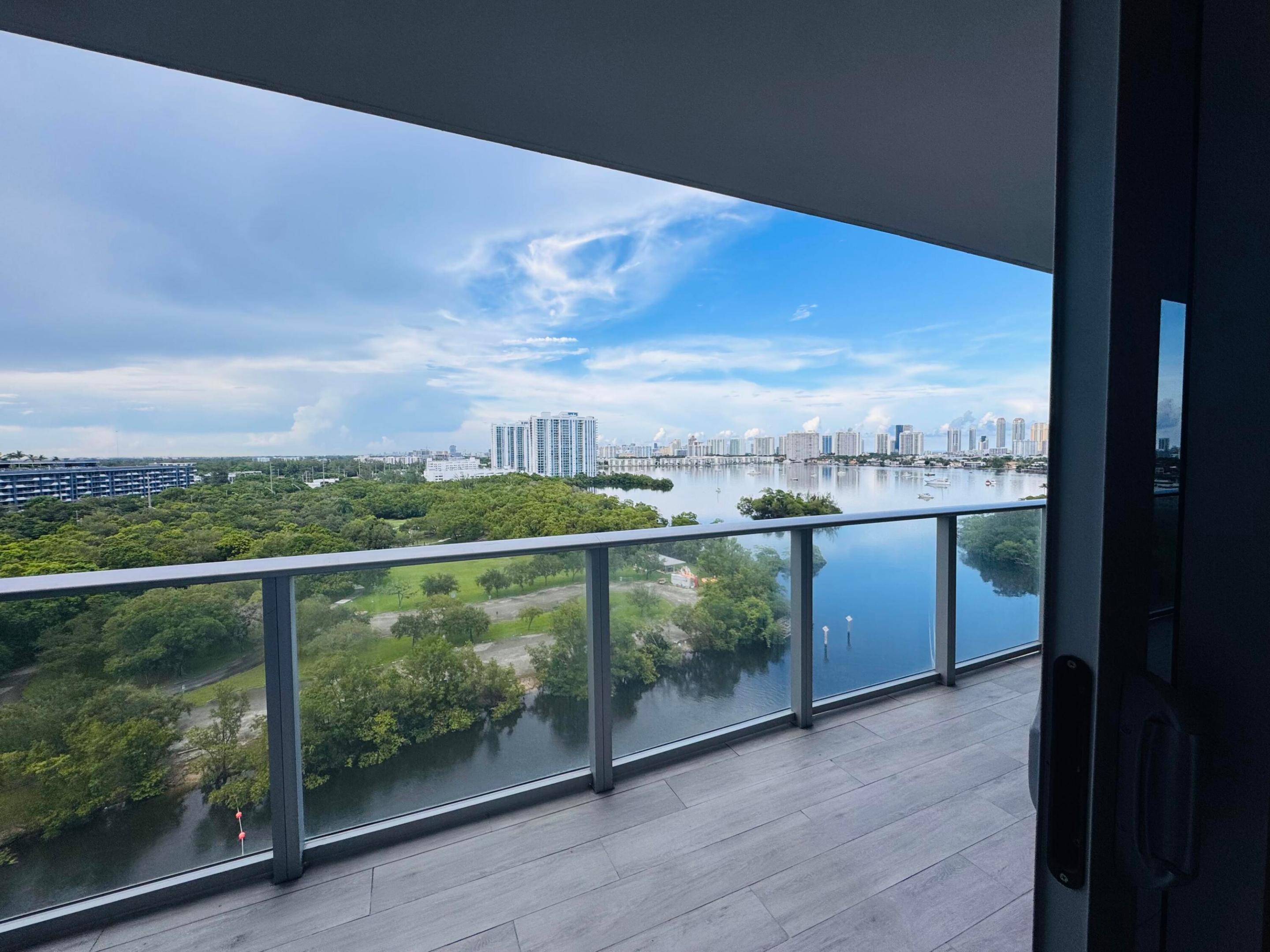 16385 BISCAYNE #1204, North Miami Beach FL 33160