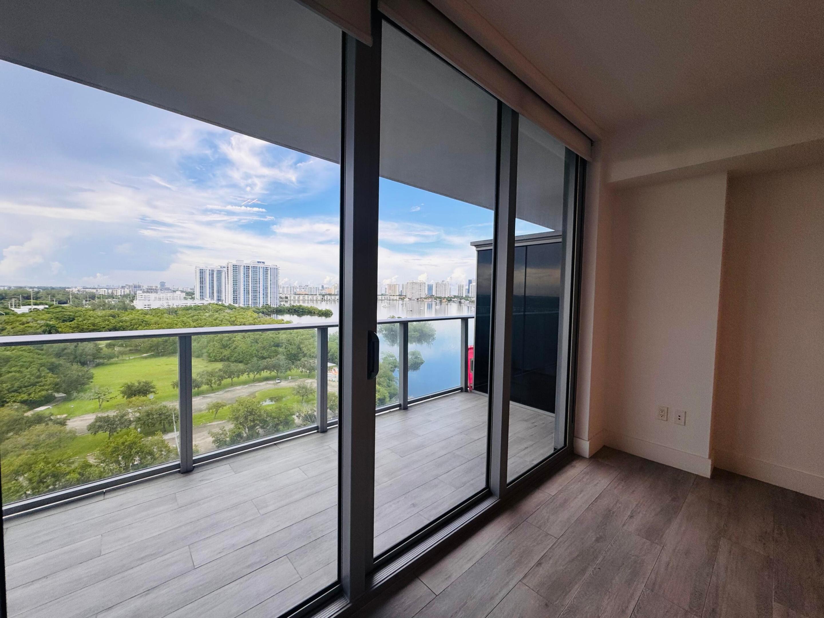 16385 BISCAYNE #1204, North Miami Beach FL 33160