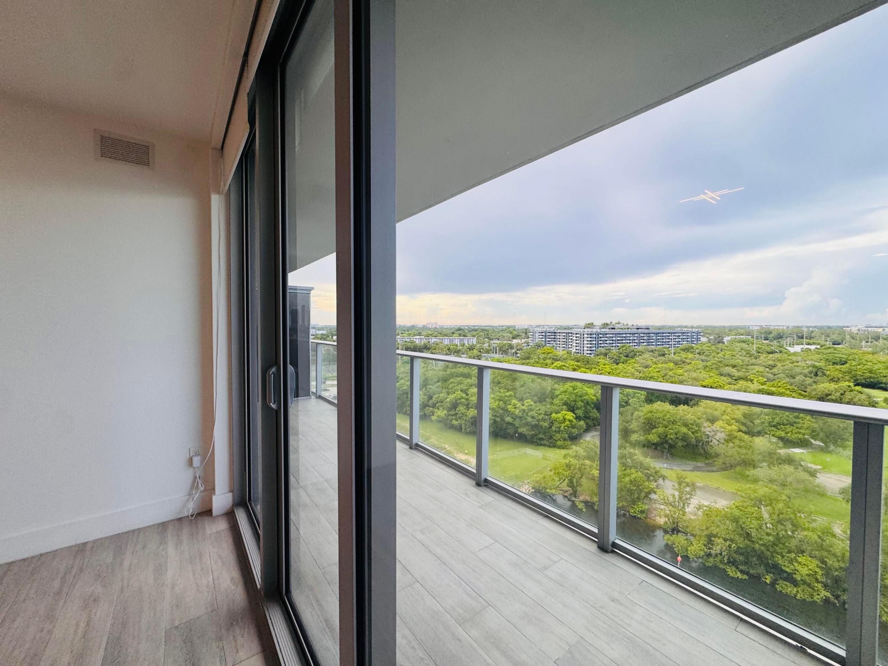 16385 BISCAYNE #1204, North Miami Beach FL 33160