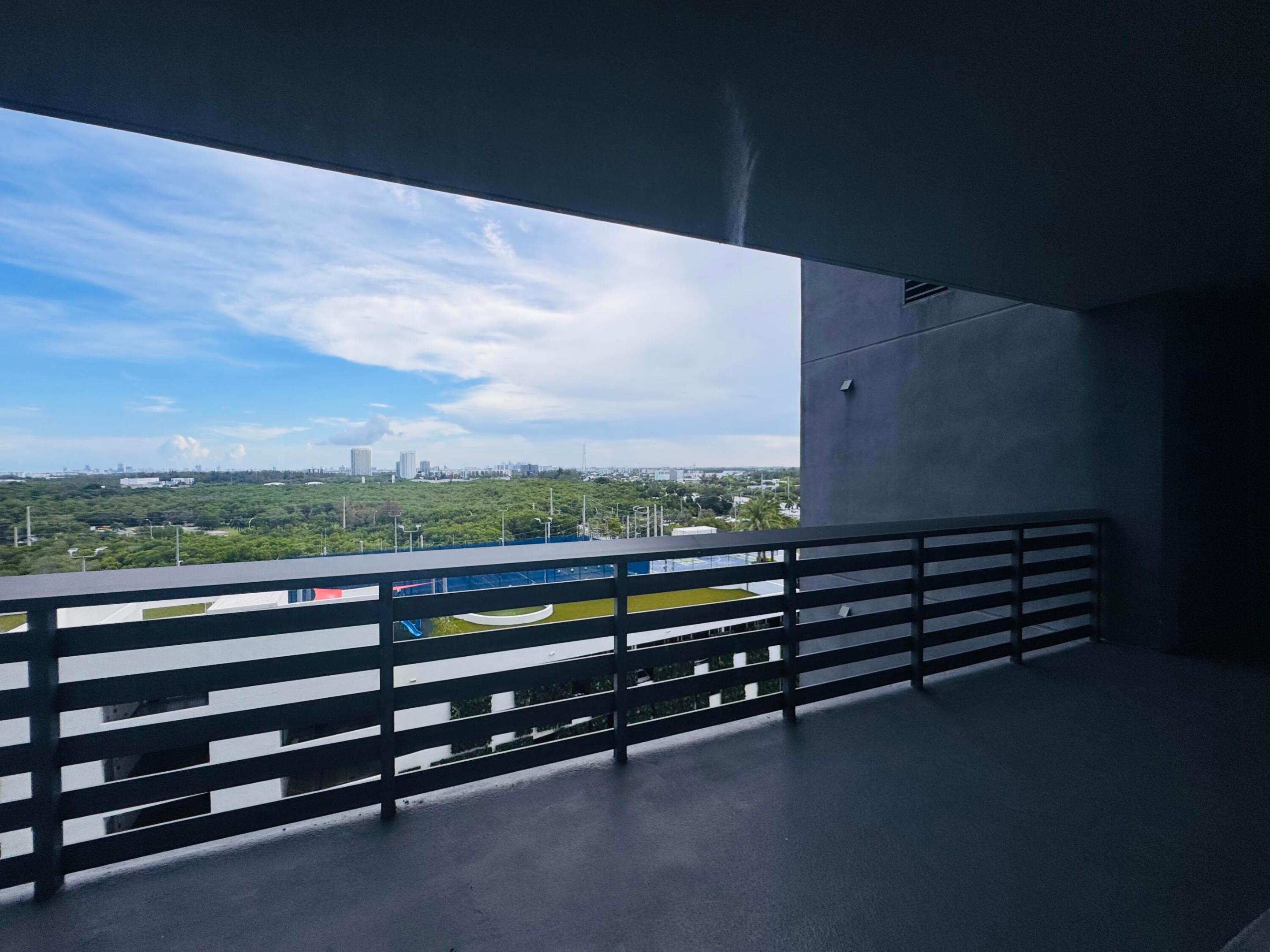 16385 BISCAYNE #1204, North Miami Beach FL 33160