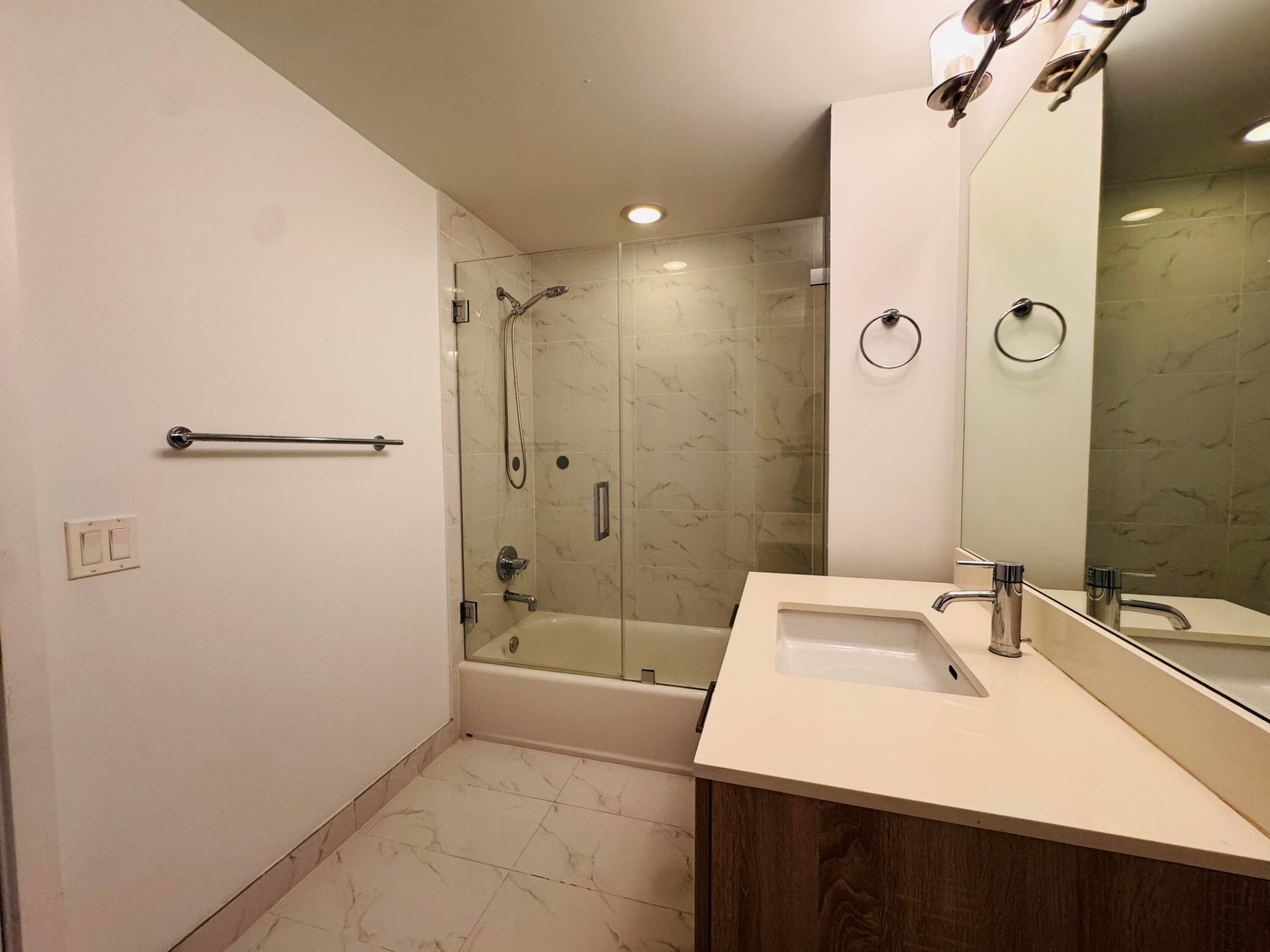 16385 BISCAYNE #1204, North Miami Beach FL 33160
