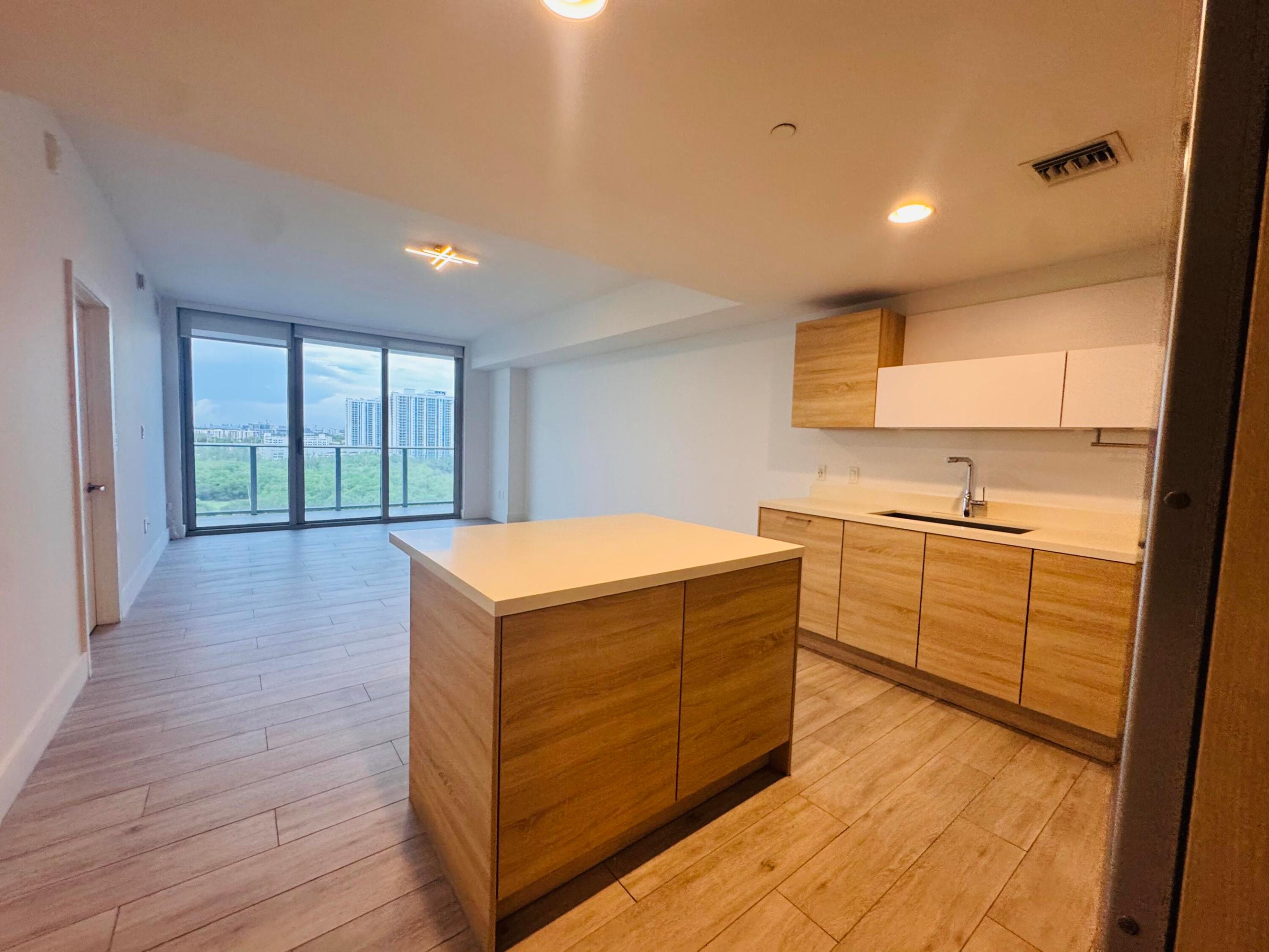 16385 BISCAYNE #1204, North Miami Beach FL 33160