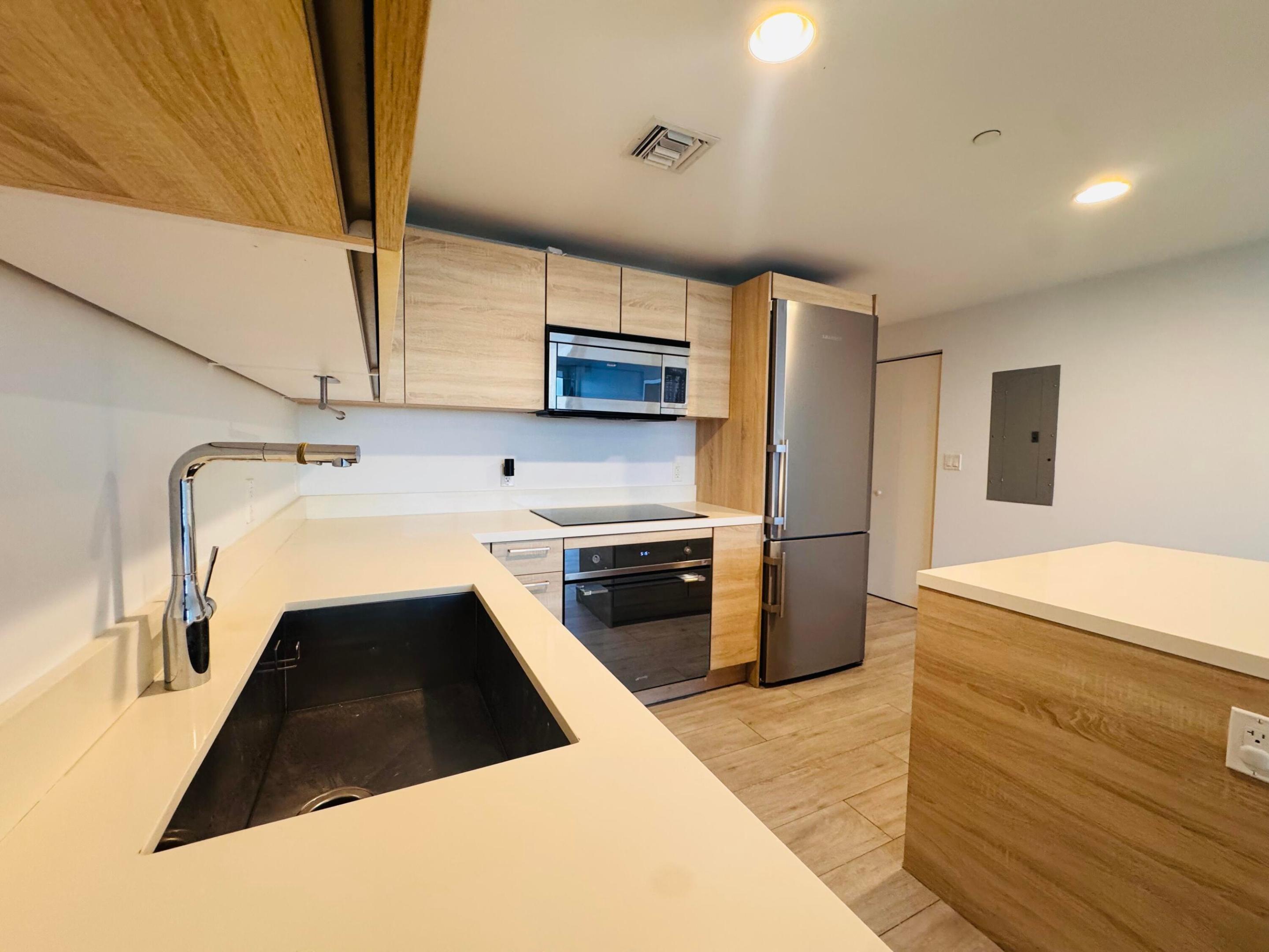 16385 BISCAYNE #1204, North Miami Beach FL 33160