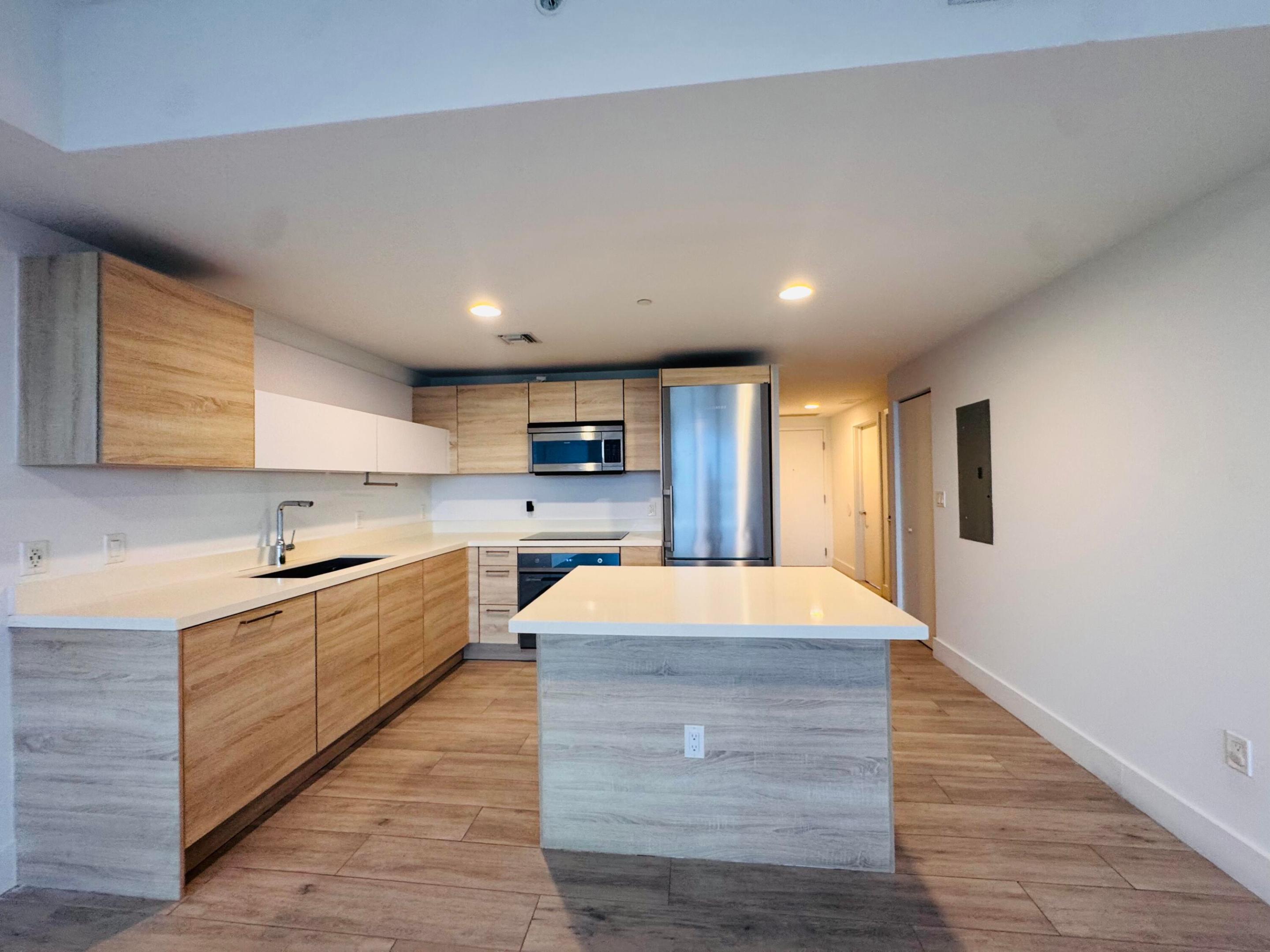 16385 BISCAYNE #1204, North Miami Beach FL 33160