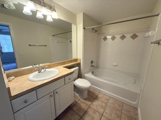 8201 Myrtlewood #201, Palm Beach Gardens FL 33418