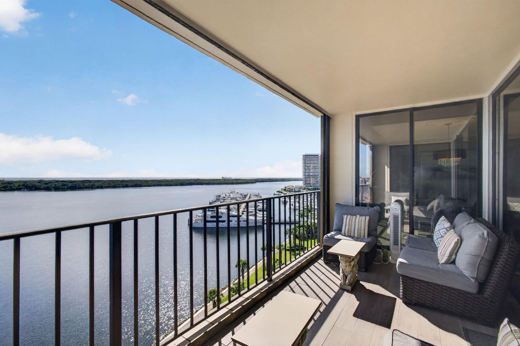 126 LAKESHORE #1125, North Palm Beach FL 33408