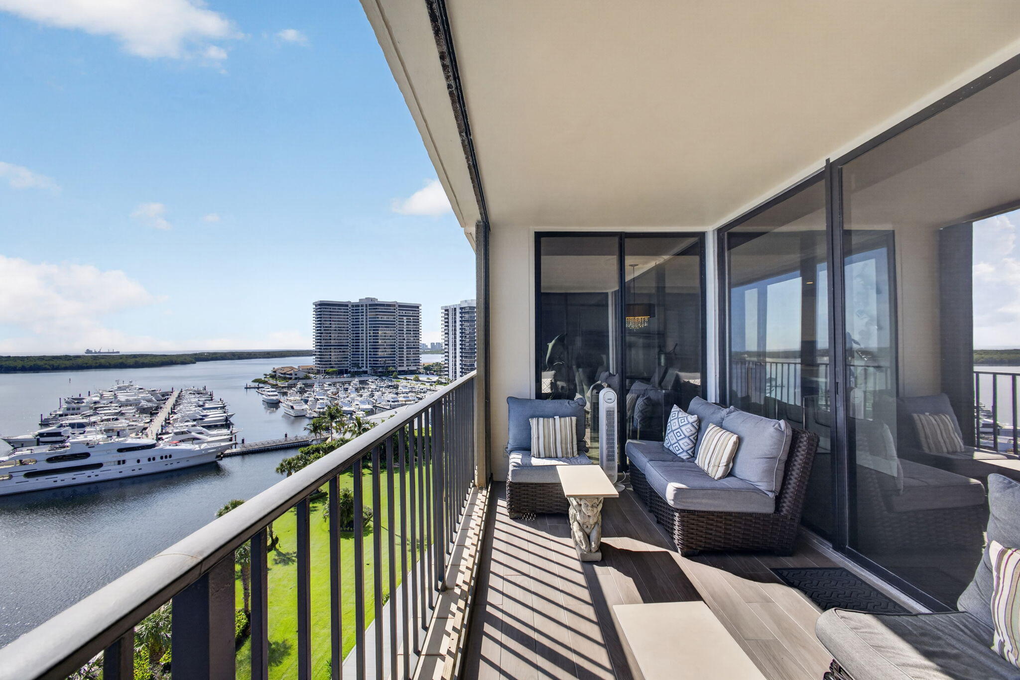 126 LAKESHORE #1125, North Palm Beach FL 33408