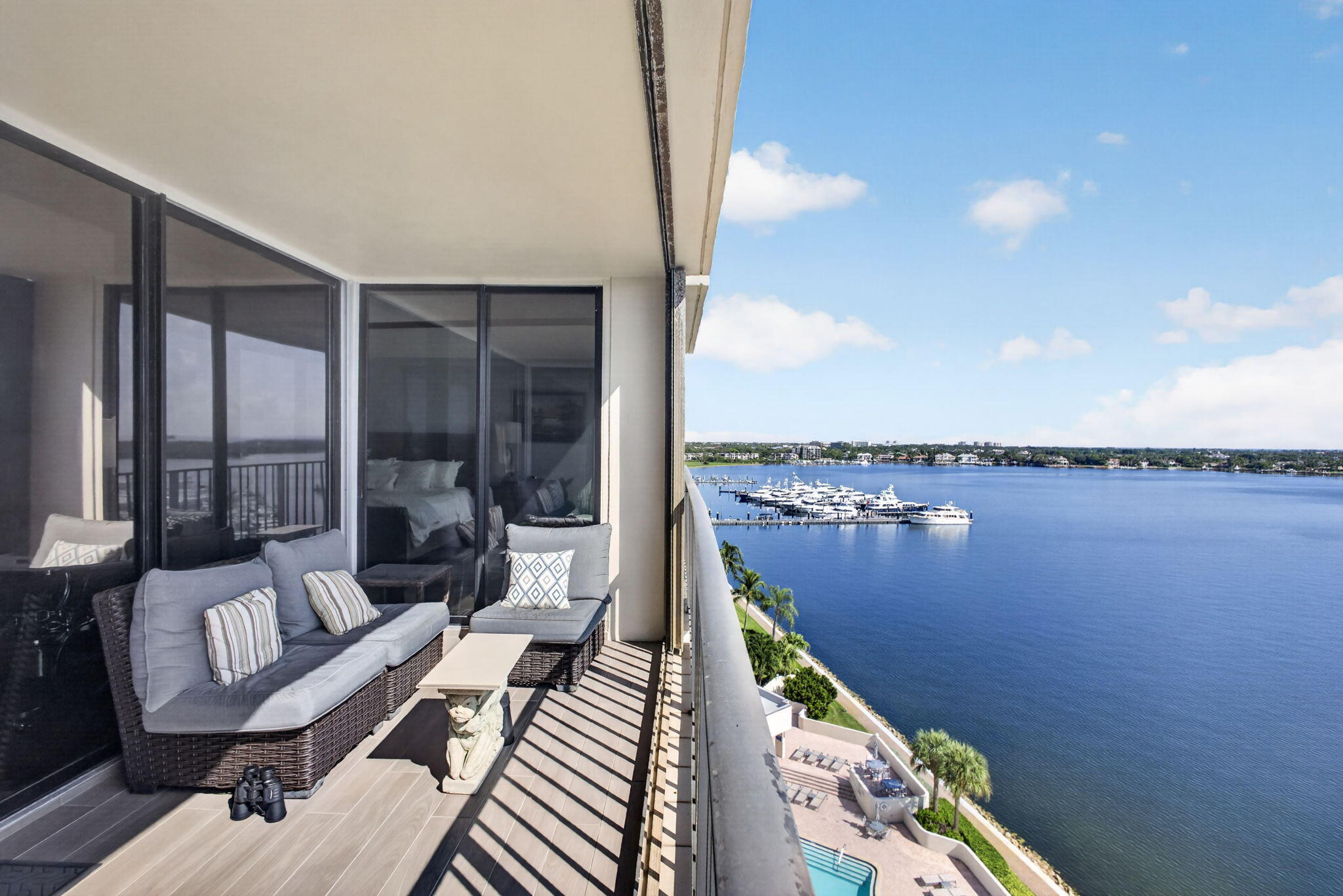 126 LAKESHORE #1125, North Palm Beach FL 33408