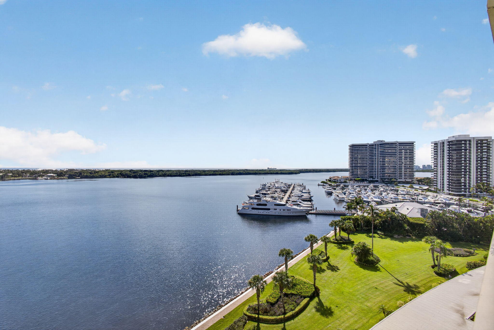 126 LAKESHORE #1125, North Palm Beach FL 33408