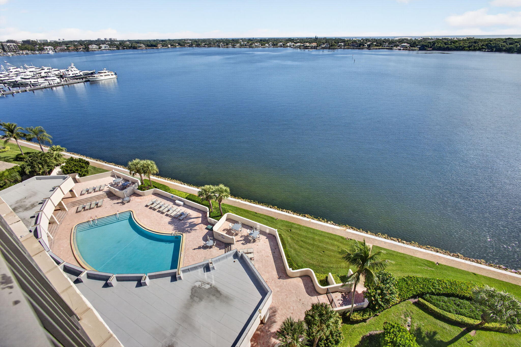 126 LAKESHORE #1125, North Palm Beach FL 33408