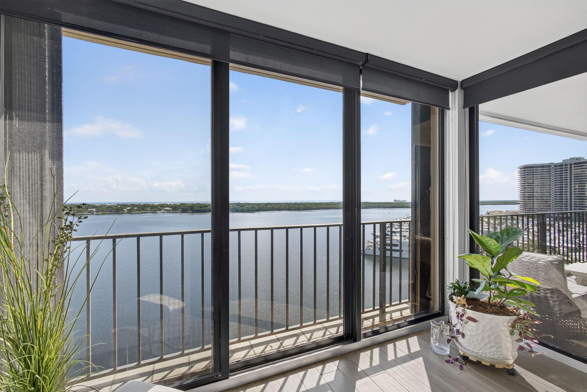 126 LAKESHORE #1125, North Palm Beach FL 33408