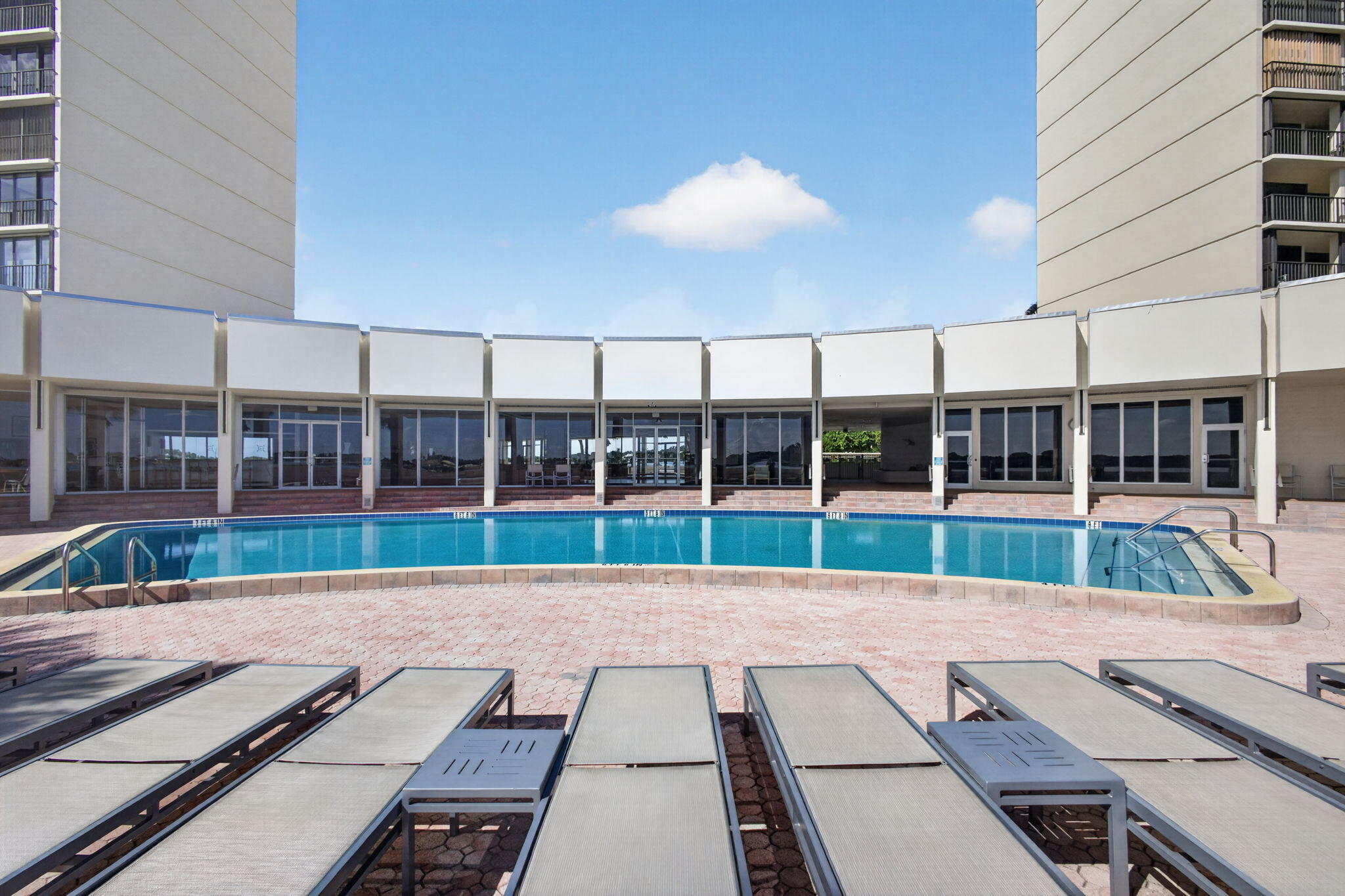 126 LAKESHORE #1125, North Palm Beach FL 33408