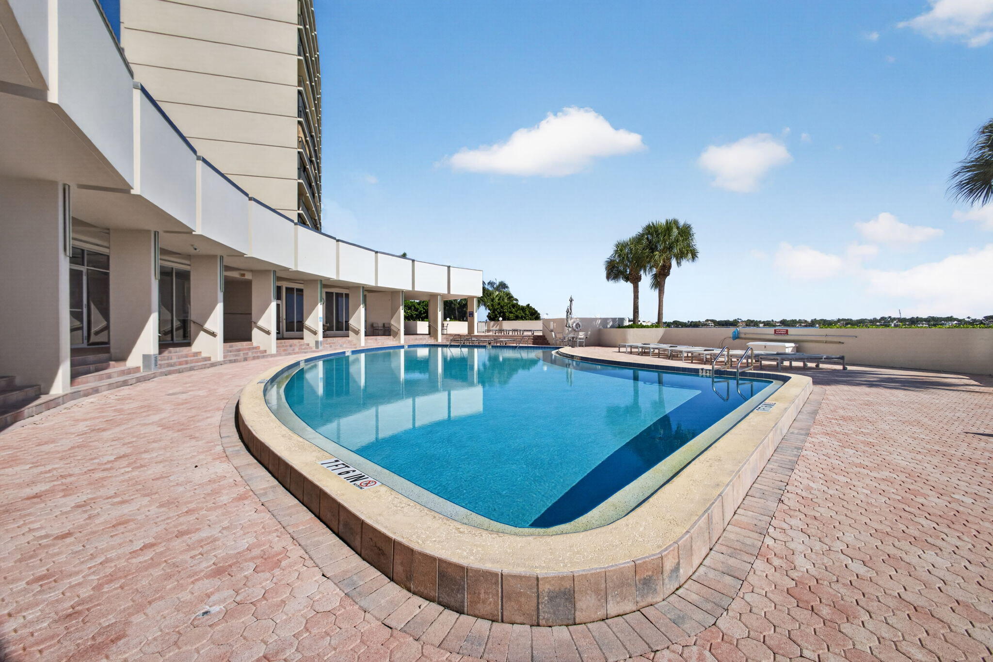 126 LAKESHORE #1125, North Palm Beach FL 33408